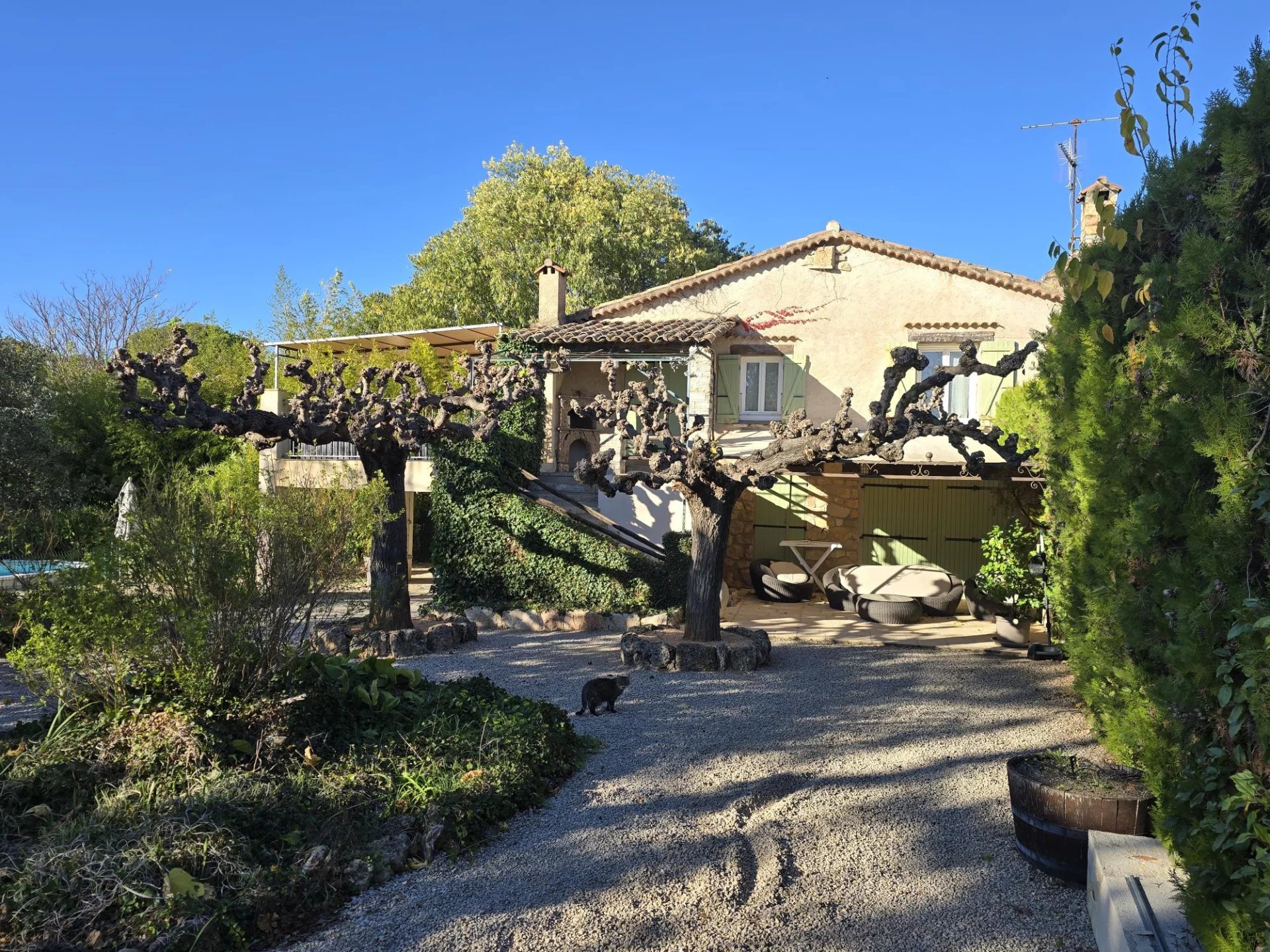 CHARMING NESTELD VILLA IN PICTURESQUE HAMLET