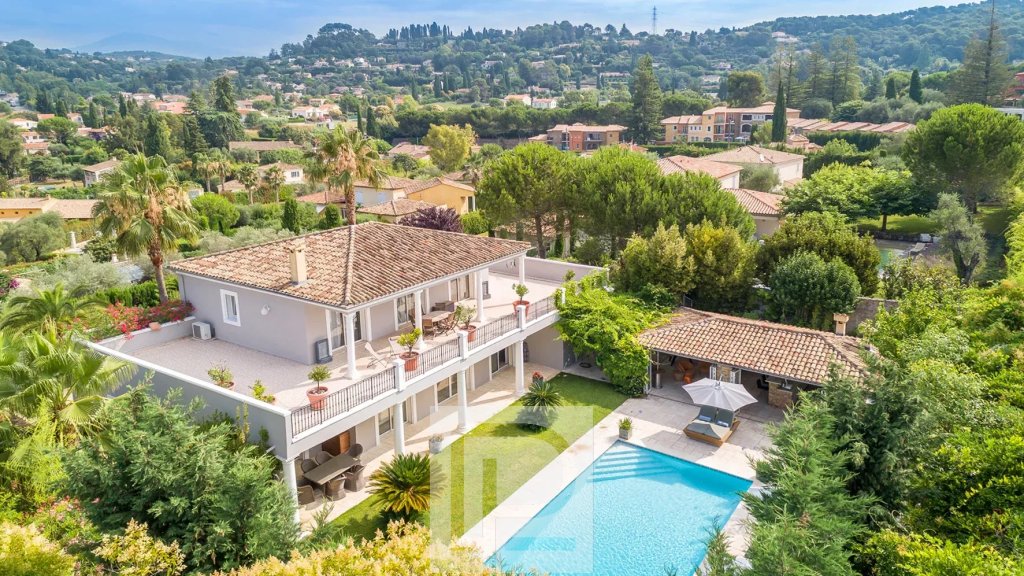 Villa for sale in Mougins — MOUGINS - ESTATE NEAR MOUGINS SCHOOL
