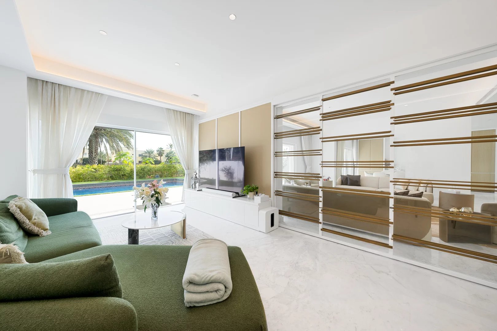 Exquisite Fully Upgraded Villa with Stunning Lake Views