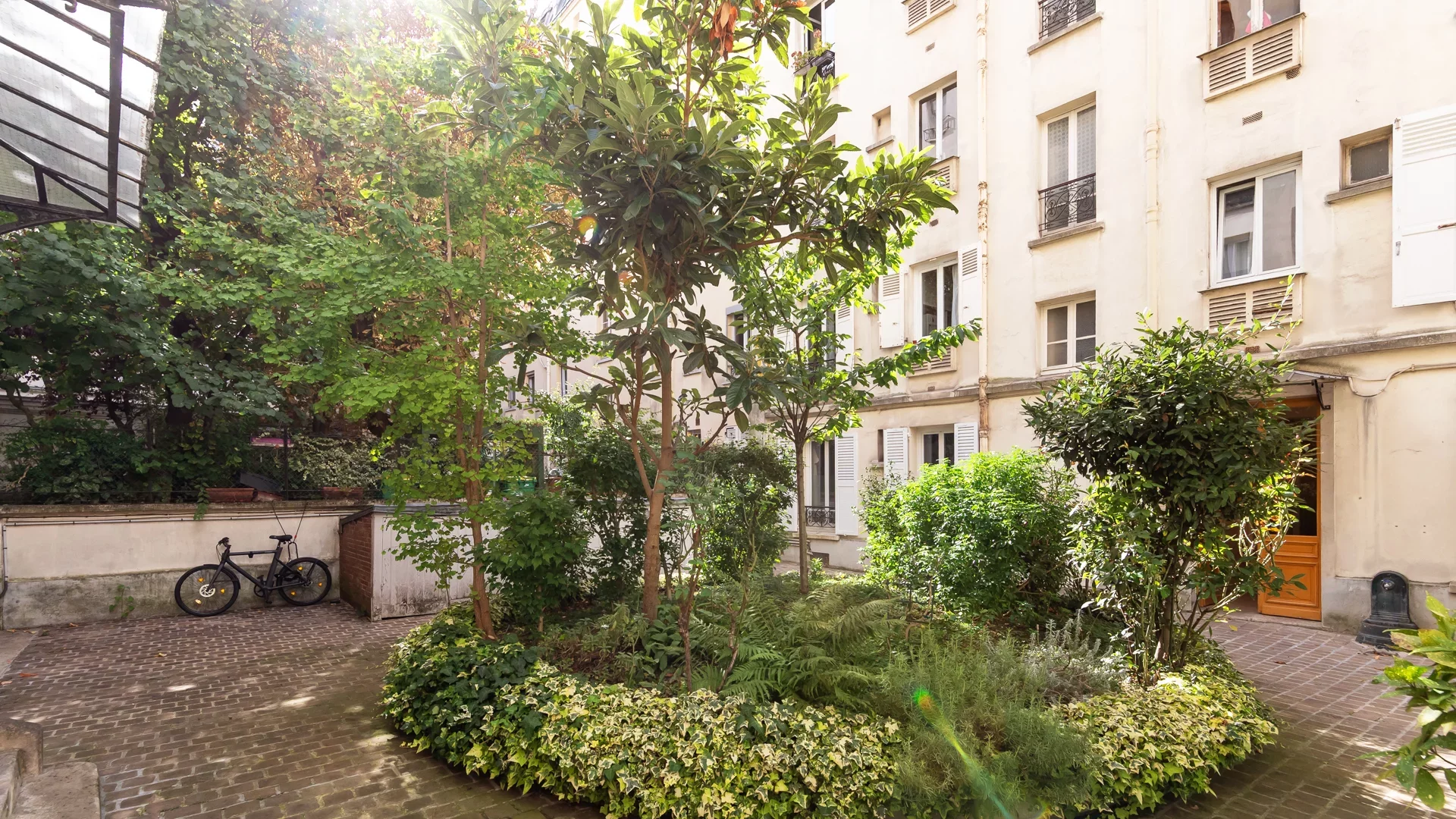 Paris 17e - SQUARE DES BATIGNOLLES