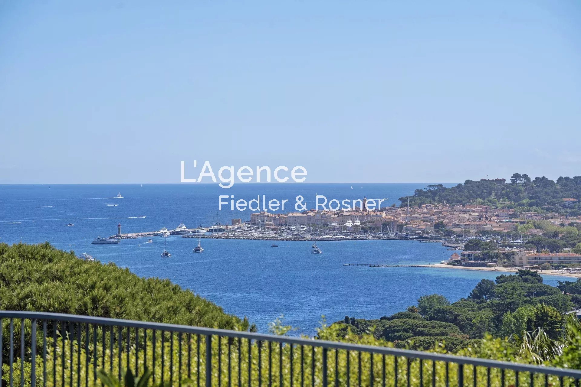 REF 540 : GASSIN - SINOPOLIS - VILLA A LA LOCATION AVEC TRÈS BELLE VUE MER