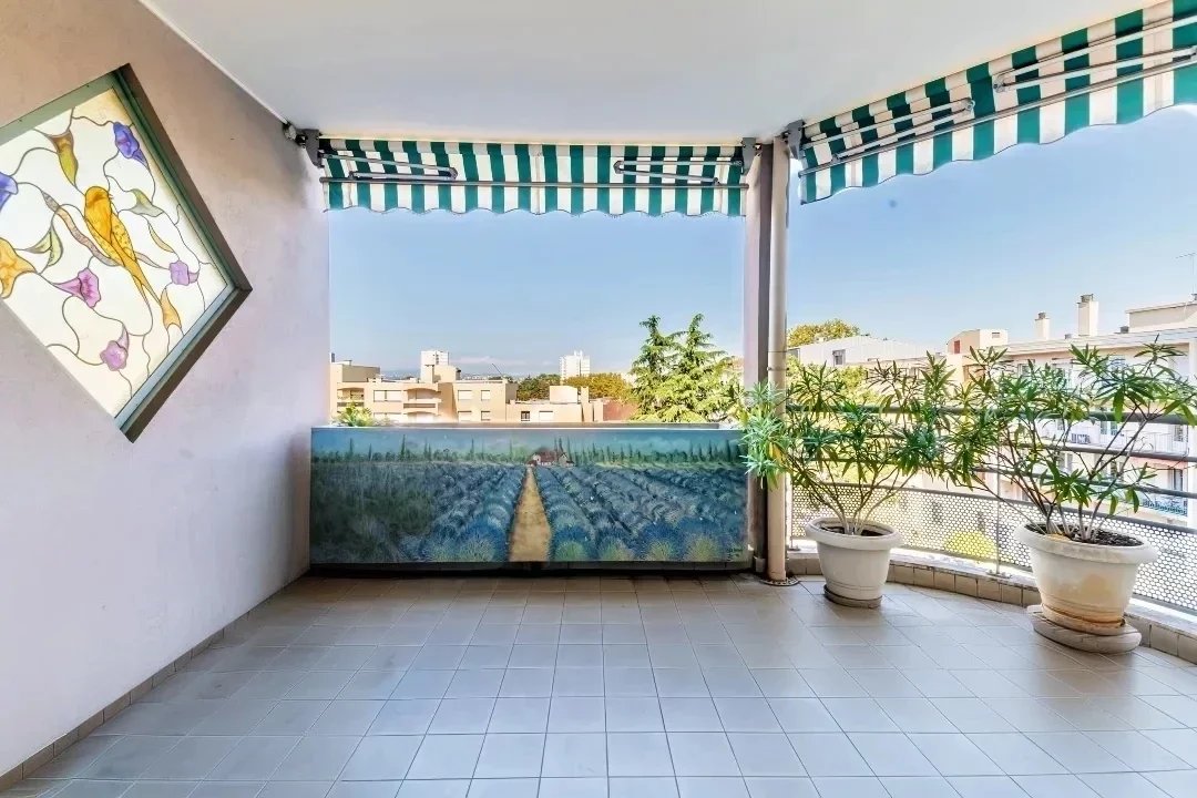 Sale Apartment Bron
