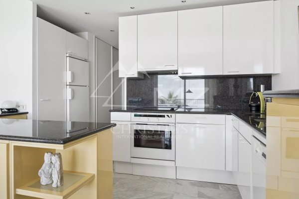 In a high-end residence, apartment with great potential — photo 6