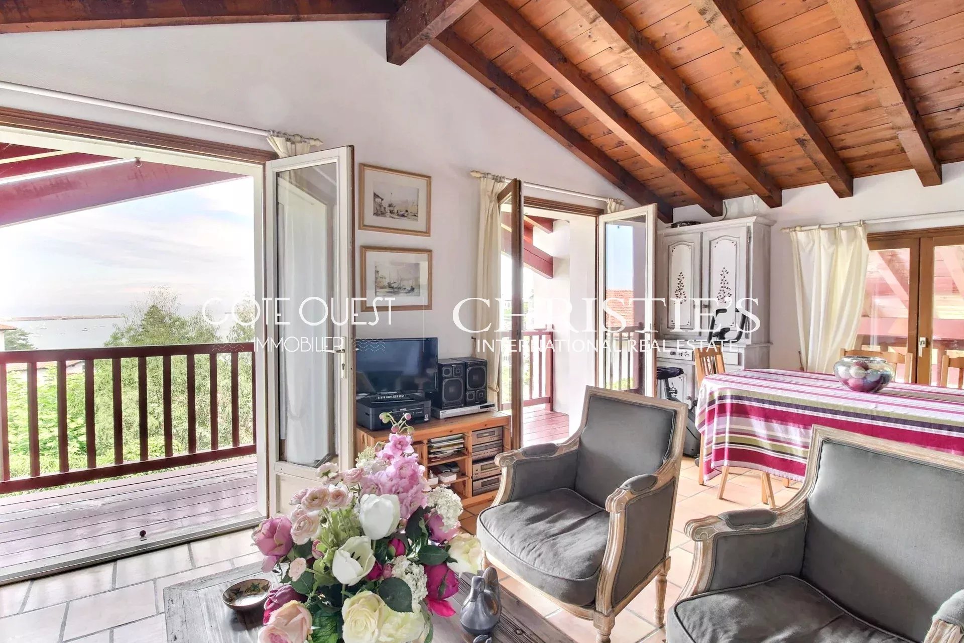 5 Bedroom Villa/Townhouse's Image 4