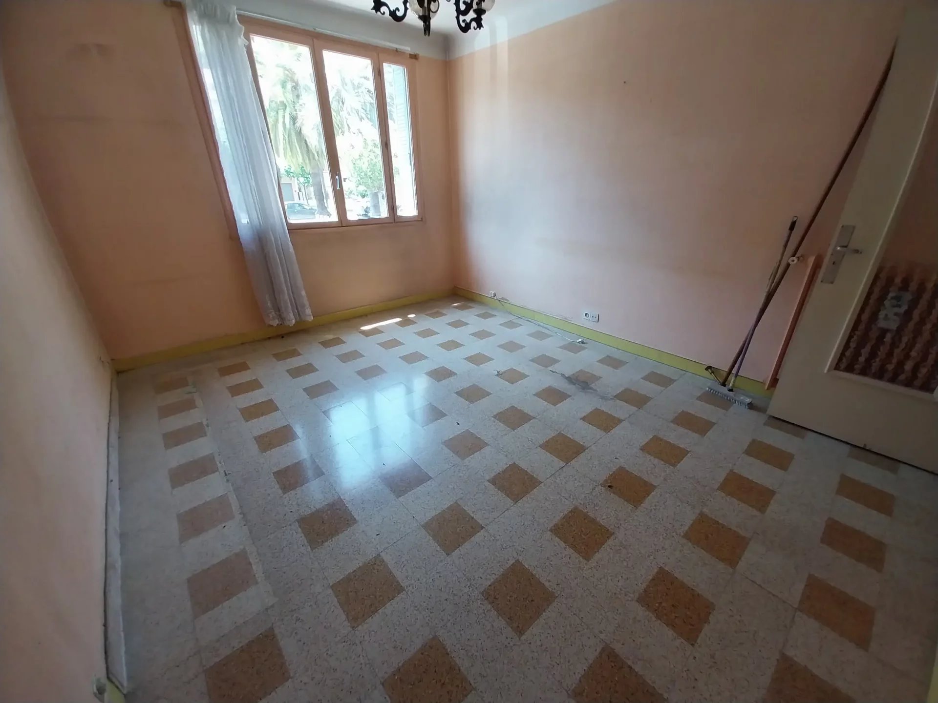 MENTON GARE ROUTIERE - Appartement deux pièces idéal investissement ou premier achat - Photo 4