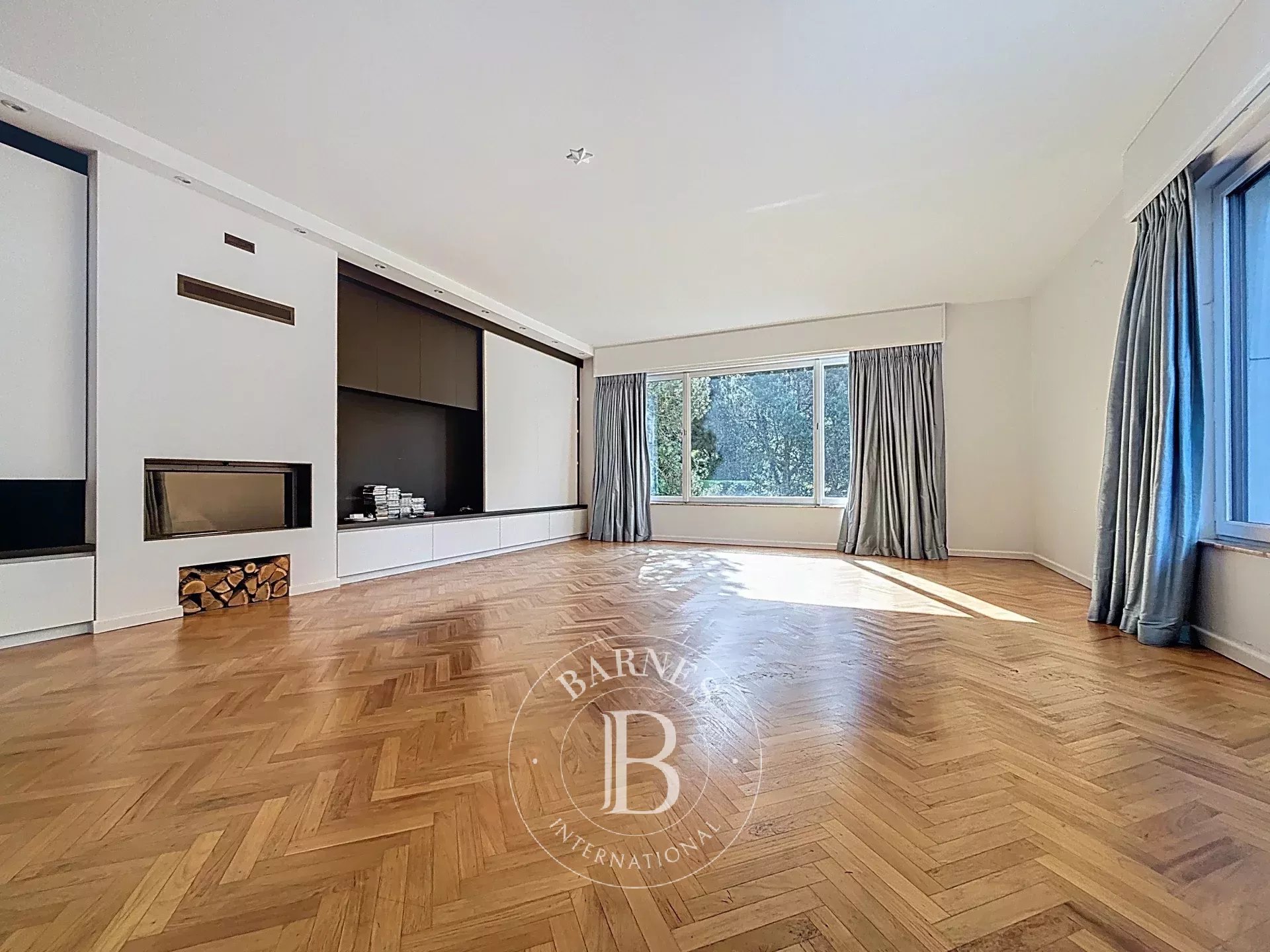 Beautiful 3-bedroom apartment with terrace