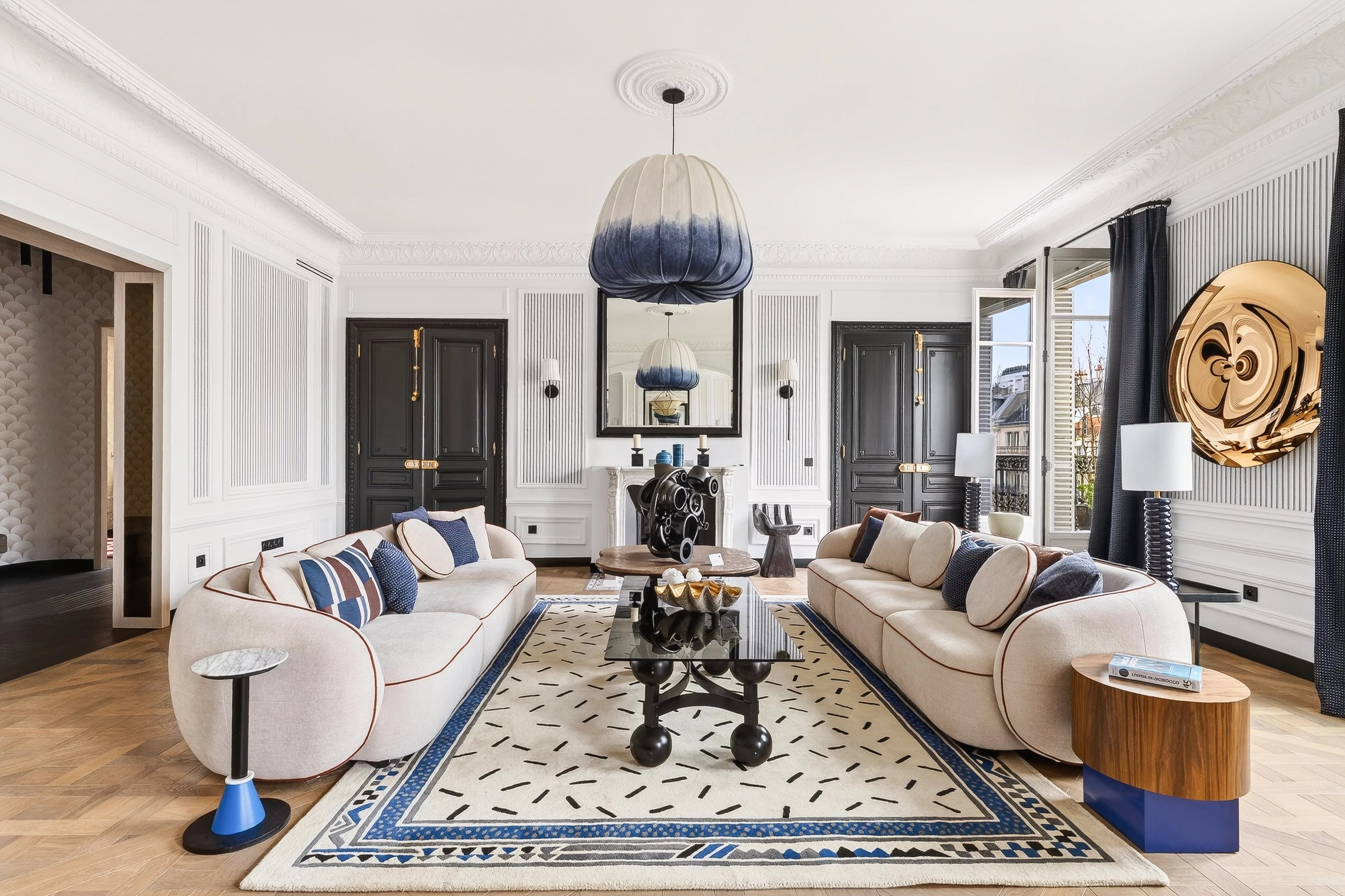 Superb renovated reception apartment with open views