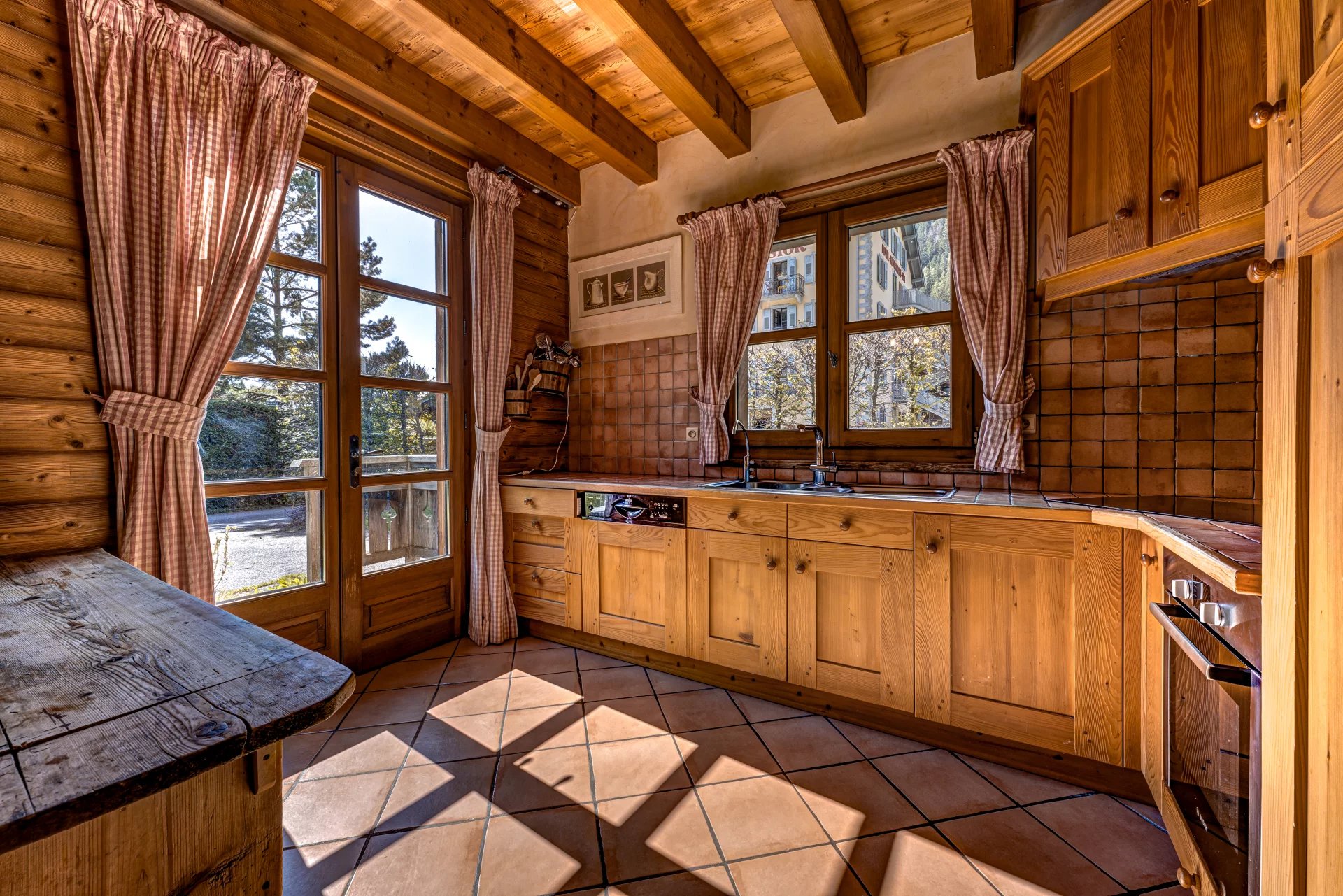Photo of CHAMONIX - Classic alpine chalet with 6 bedrooms in Les Tines