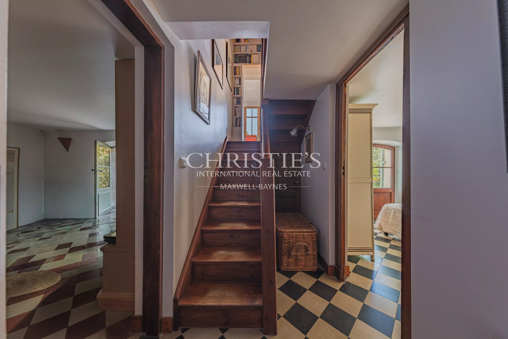 6 Bedroom Villa/Townhouse's Image 23
