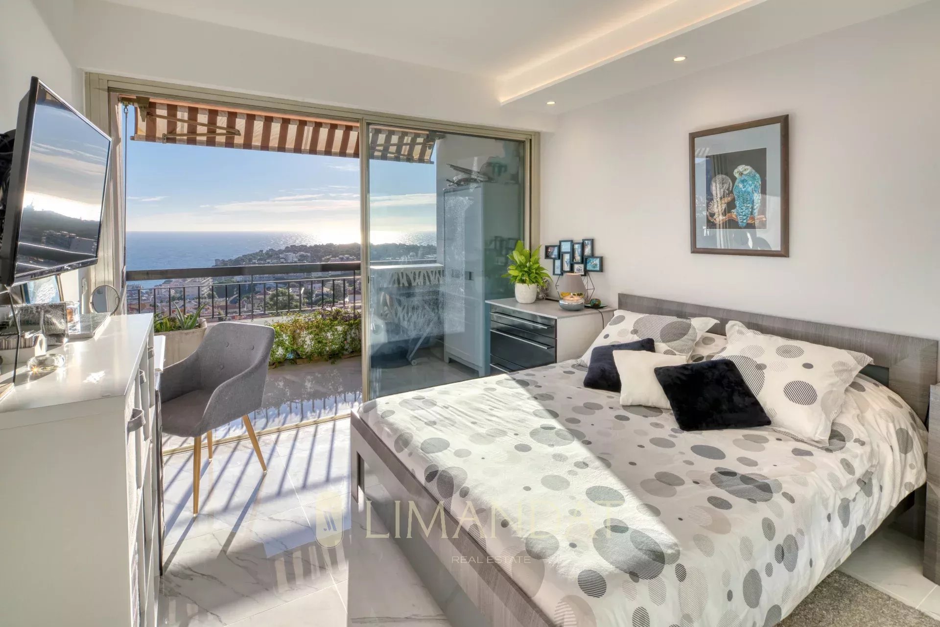 Exclusivité - Roquebrune Cap Martin - 2 pièces 53 m2 terrasse 16 m2 parking et cave