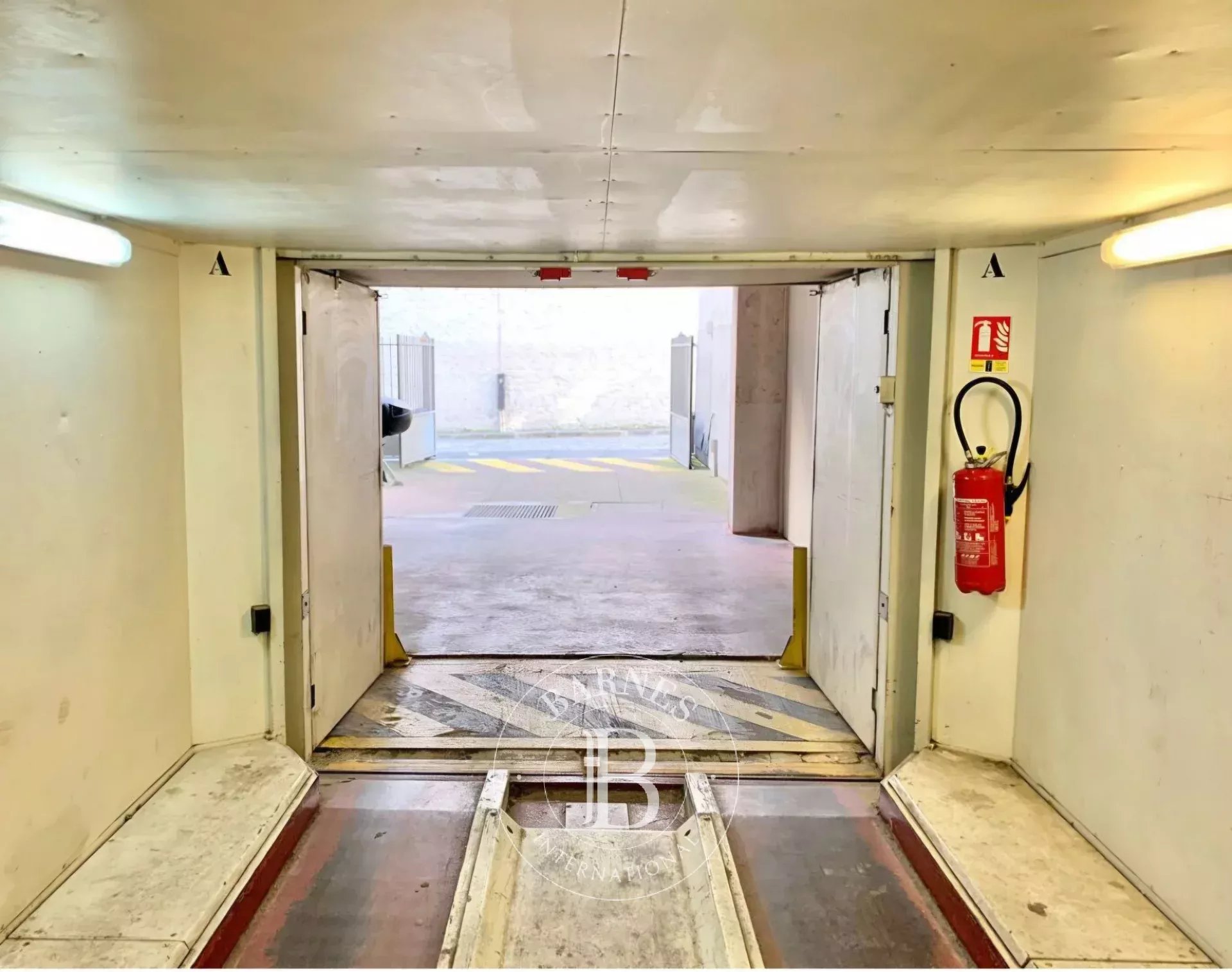 Otopark Paris 8ème - picture 5