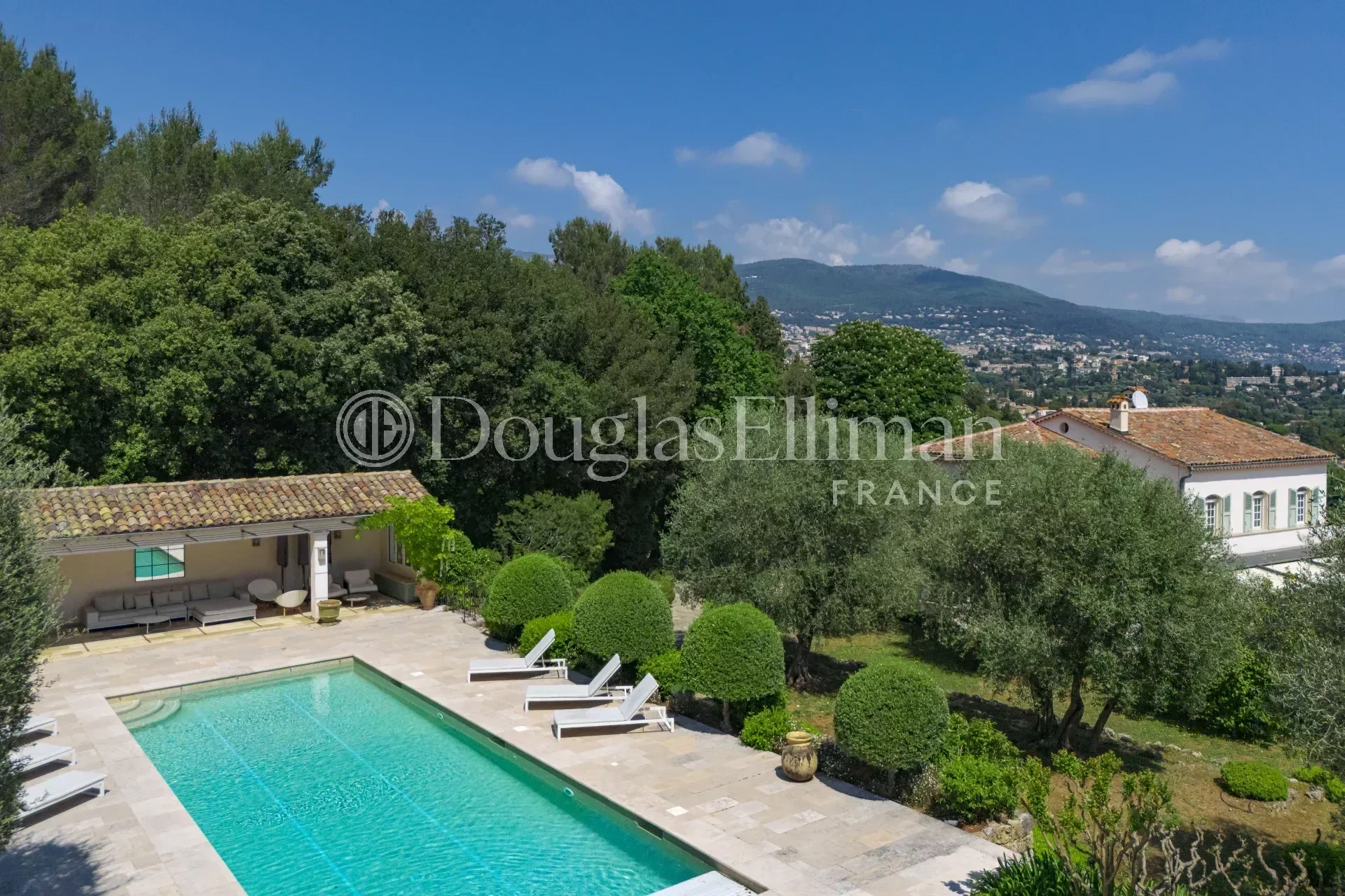 GRASSE – Une demeure de parfumeur avec piscine et vue - Image nᵒ2