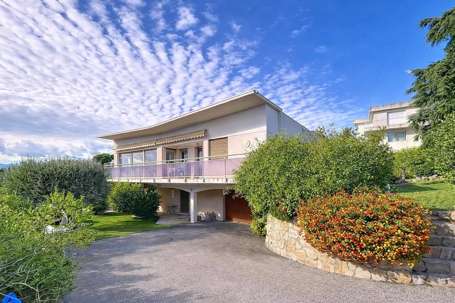 Superbe villa individuelle 6P de 244m² avec piscine, garage et une très jolie vue mer