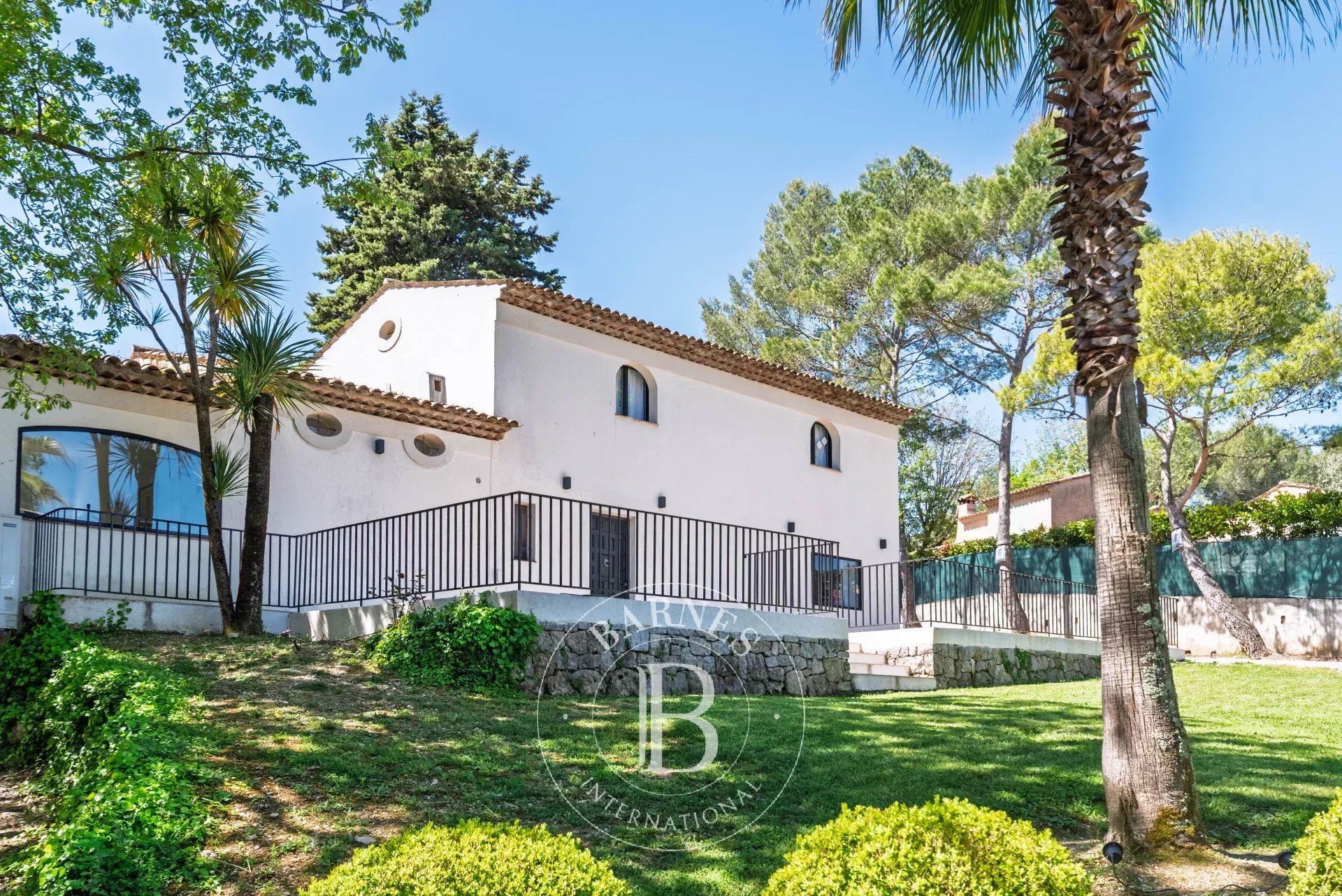 Valbonne - Walking distance from village - Renovated family property with guest house - Separate apartment and Mazet