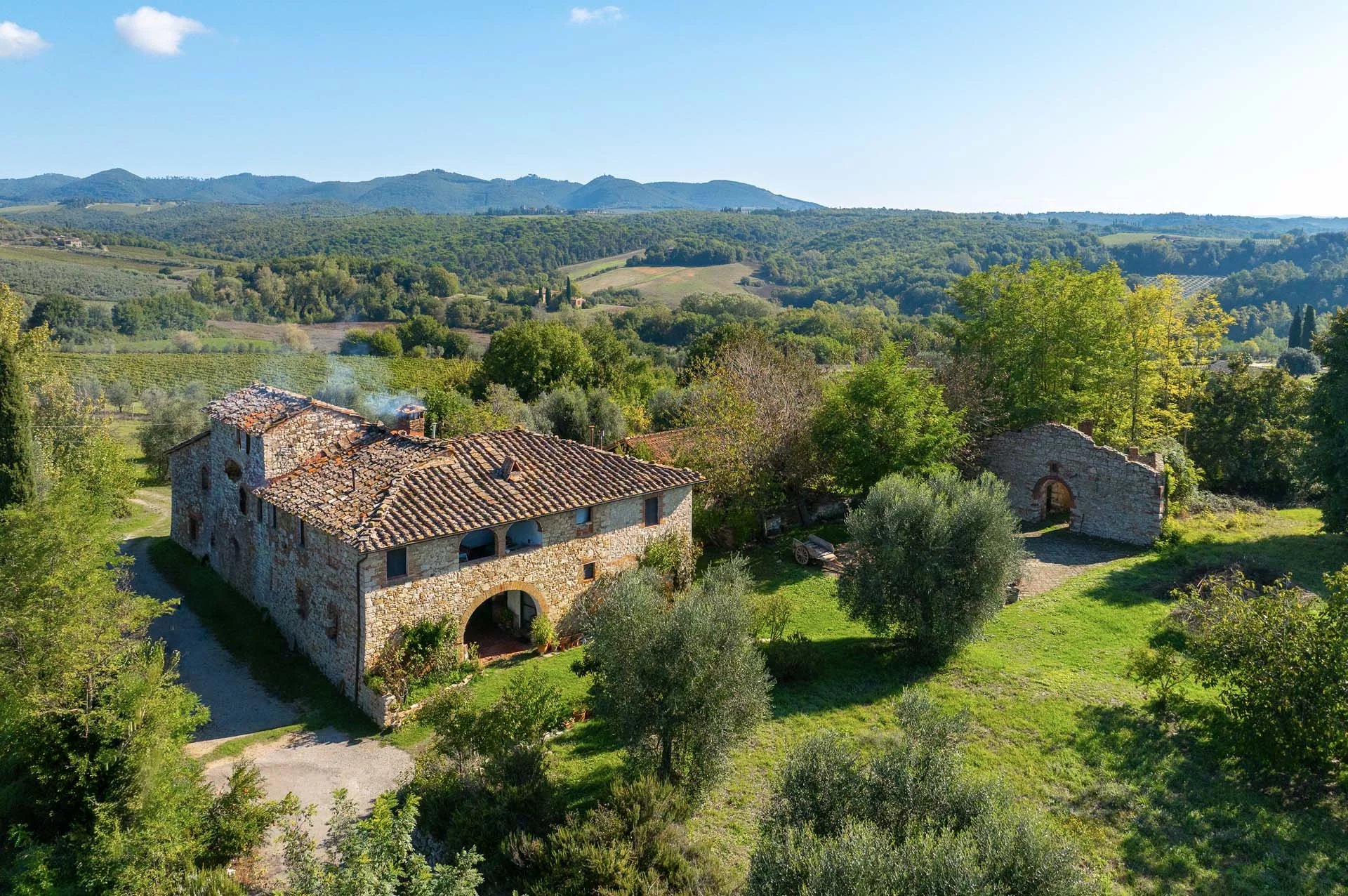 CASALE RUSTICO IN VENDITA NEL CHIANTI, TOSCANA