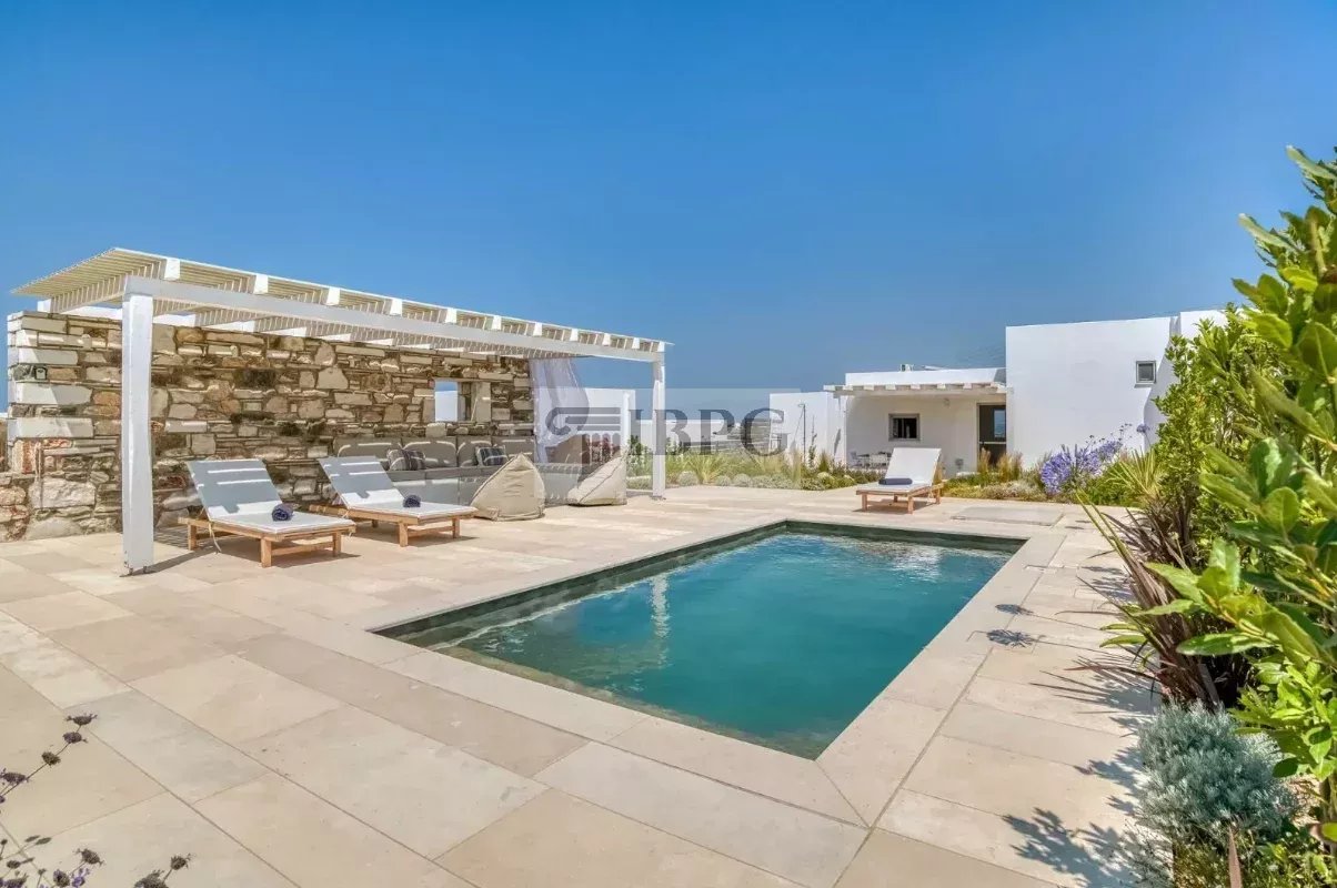 for sale House in Naoysa Paroy South Aegean 101m2 ,880000€