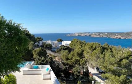 Villa with sea views in Cala Moli