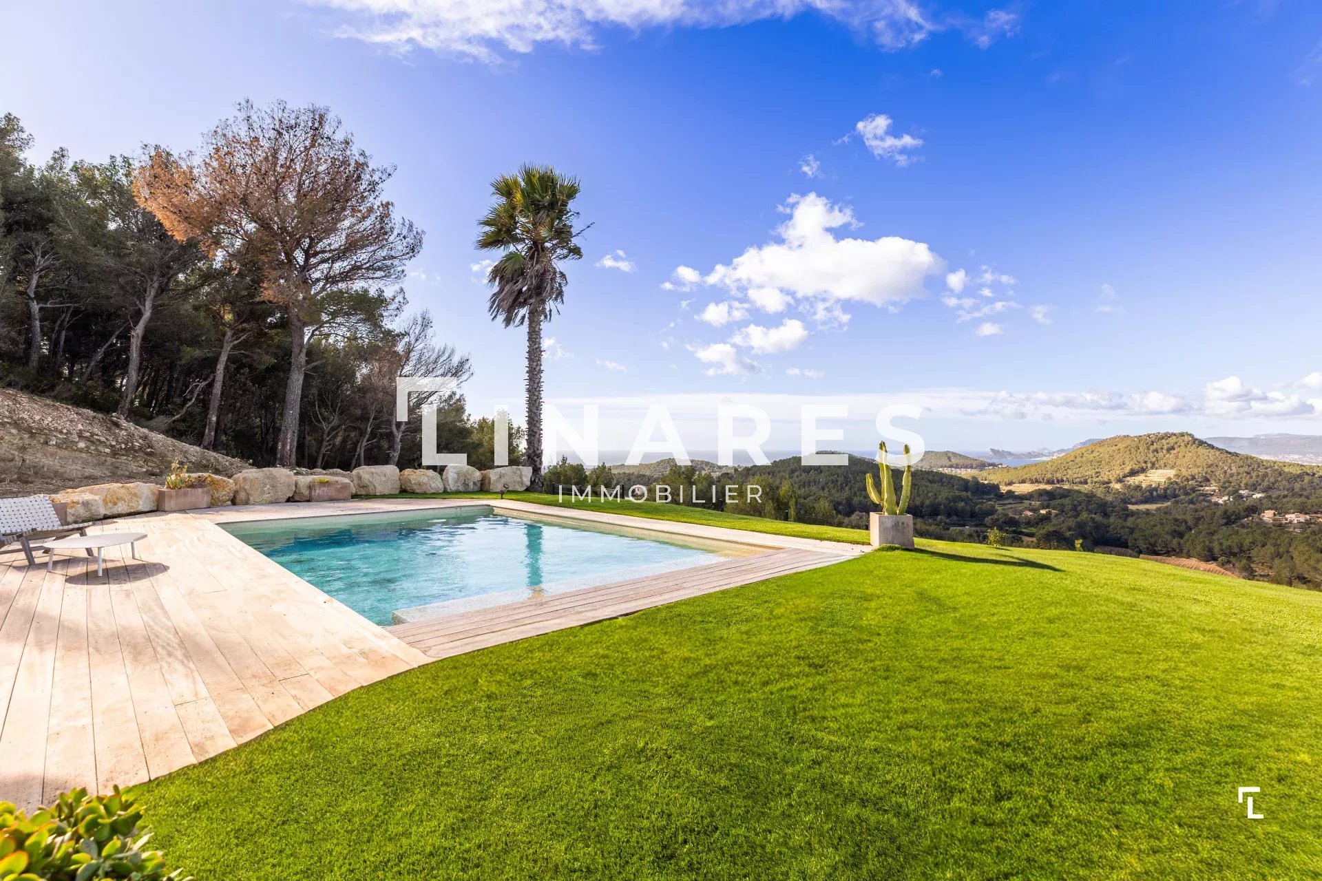 EN APESANTEUR - Maison T5 de 168m2 - Vue mer - Piscine - 83740 La cadière d'azur