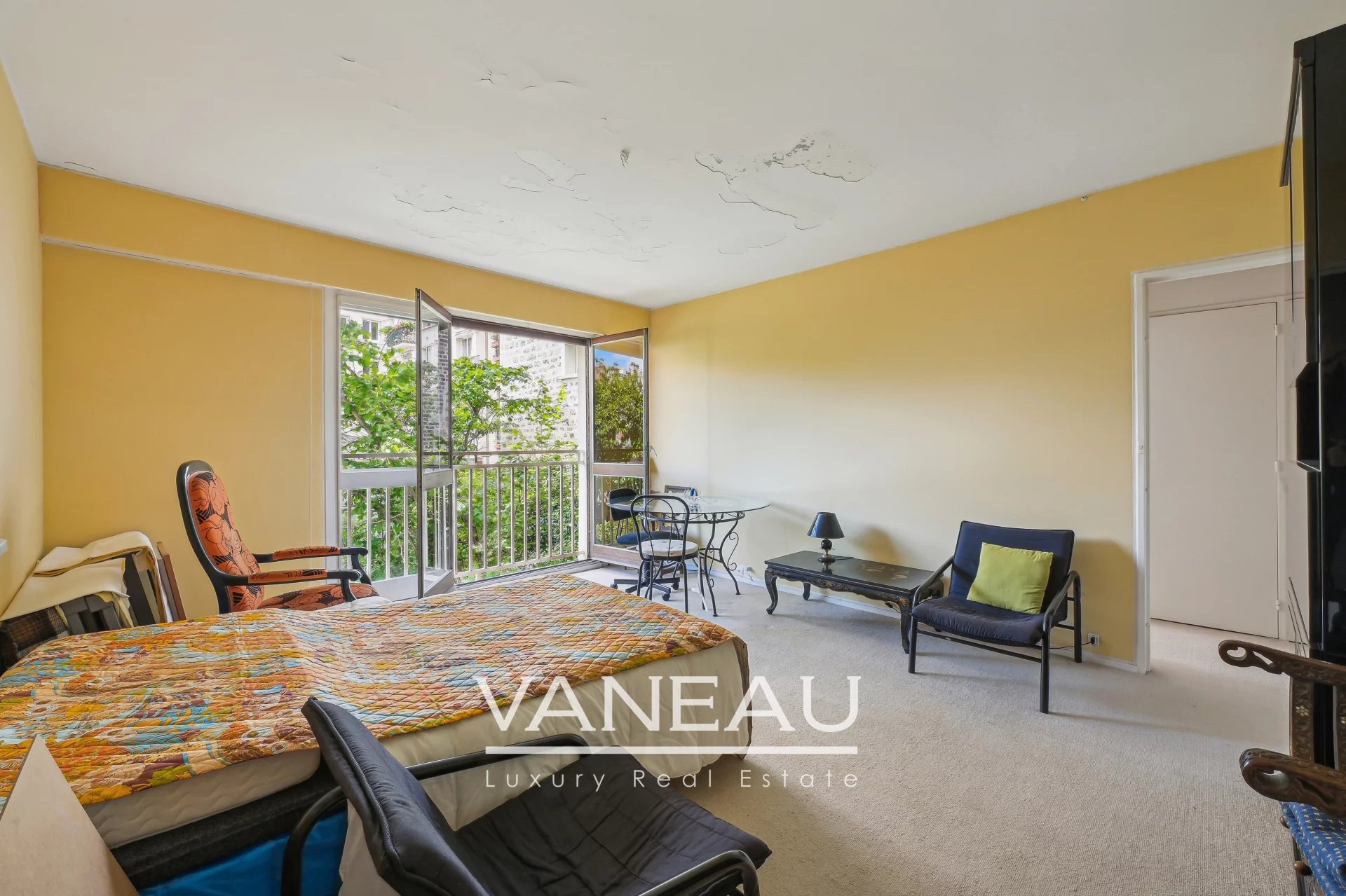 Vue salon et chambre sur verdure