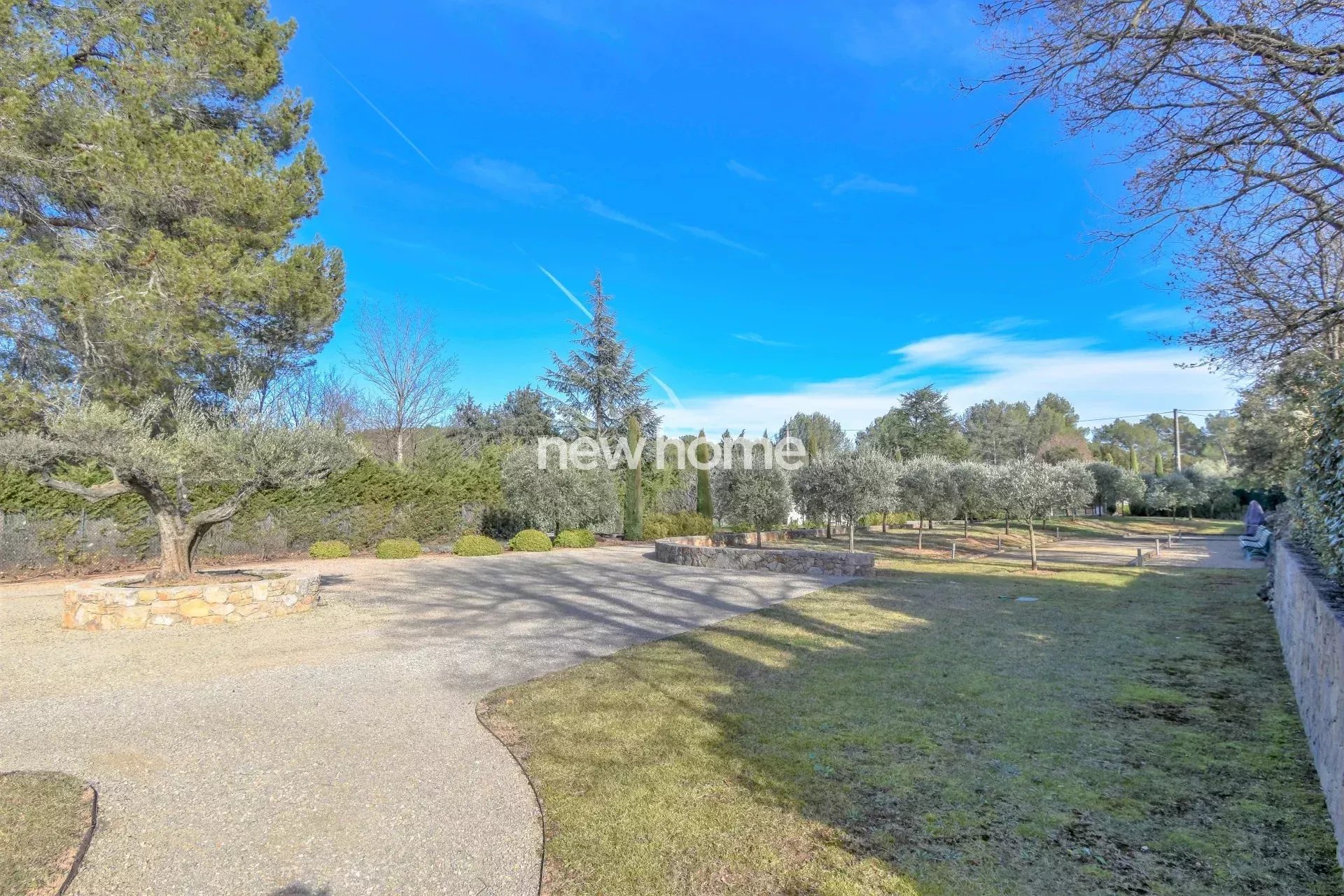 Magnifique villa de 220 m² avec tout le confort moderne à pied du village de Lorgues