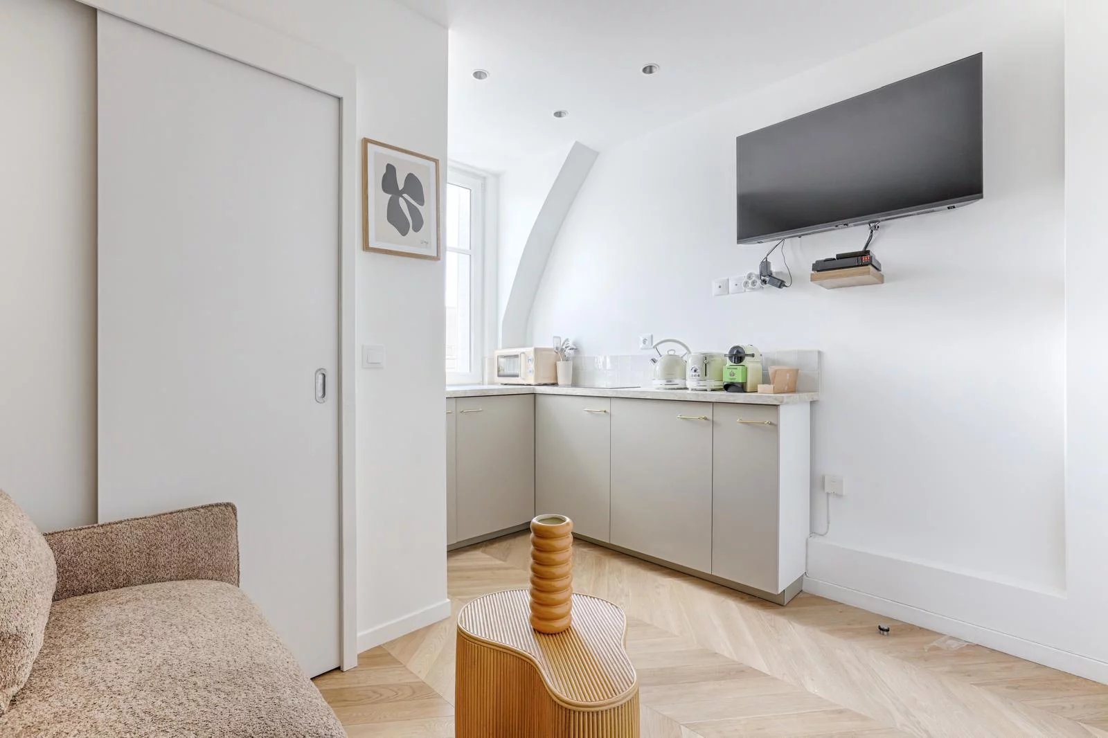 STUDIO - 9,63m2 - AUTEUIL PARIS 16e - Image Array