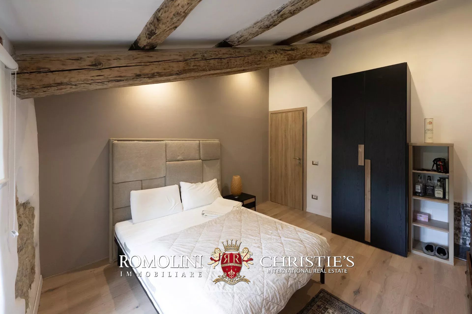 9 Bedroom Villa/Townhouse's Image 57