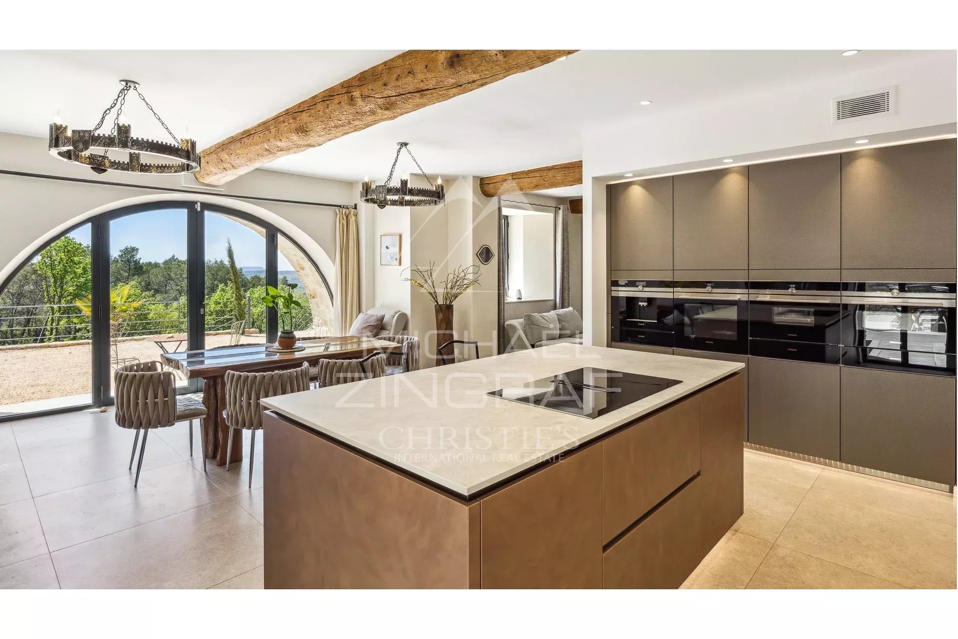 5 Bedroom Villa/Townhouse's Image 4
