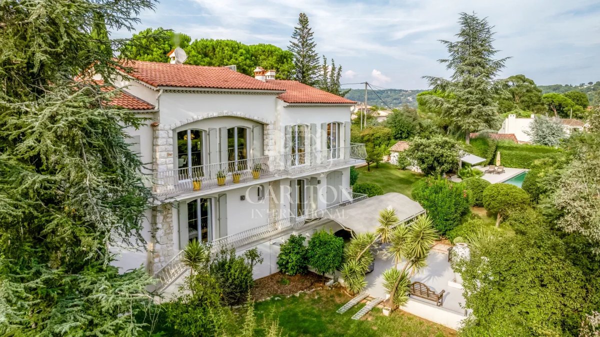 Beautiful Sea View Property on a Private Road in La Roquette-sur-Siagne