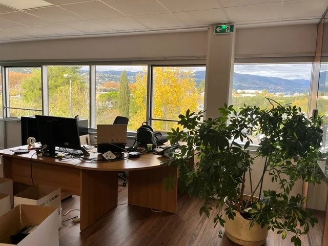 A LOUER - BUREAUX 168M2 - POSS PKG - NICE  av. Simone Veil