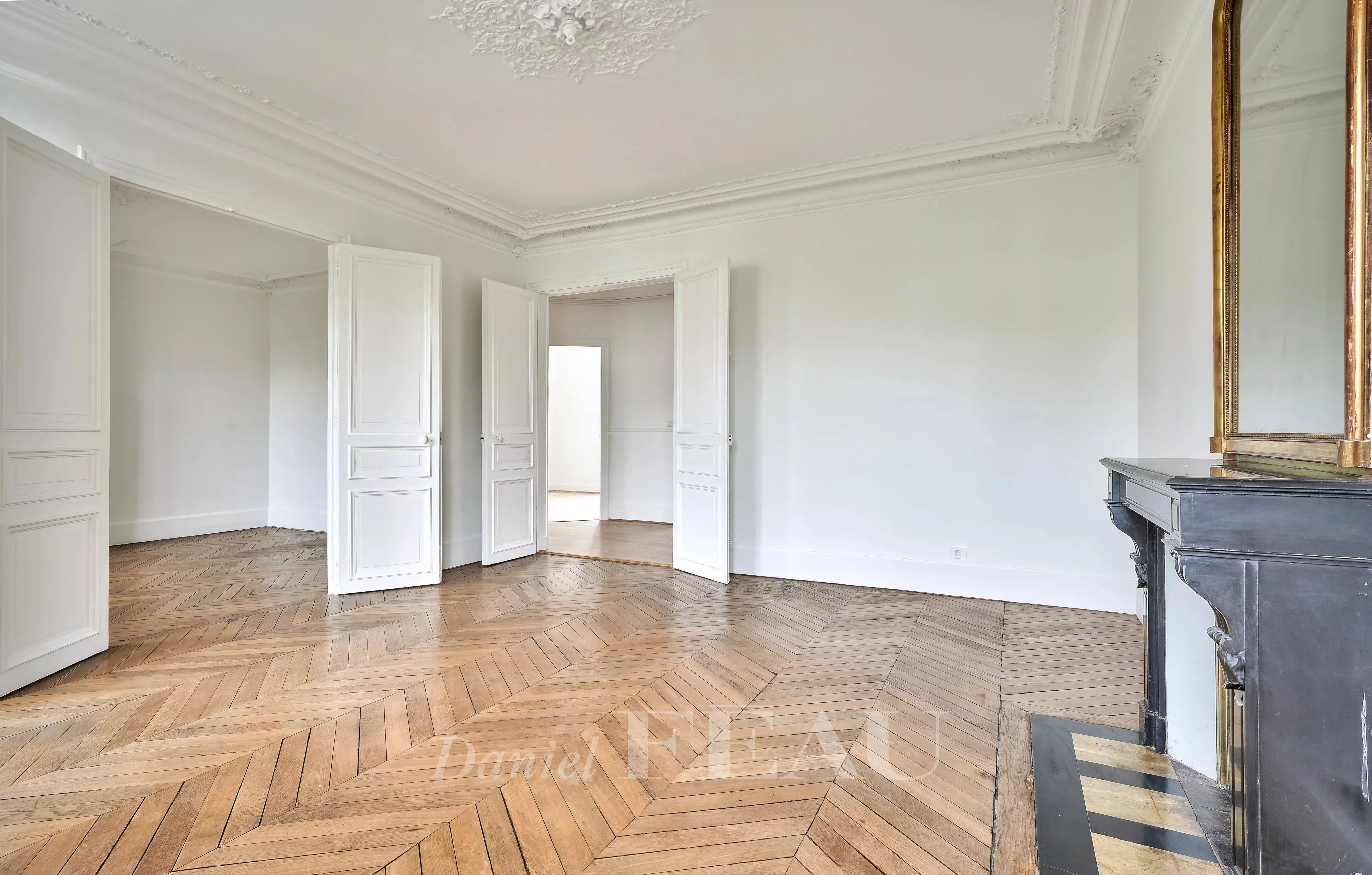 Sale Apartment Paris 17th