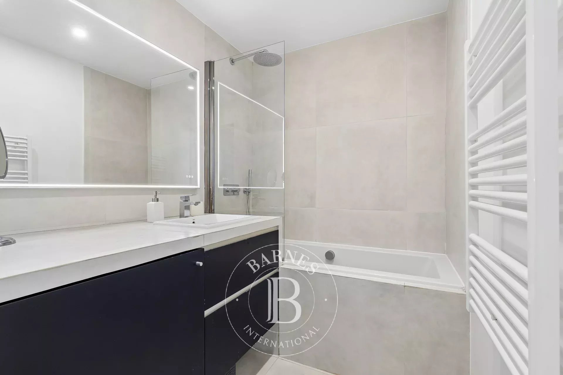 Paris  - Apartment 2 Bedrooms - picture 9
