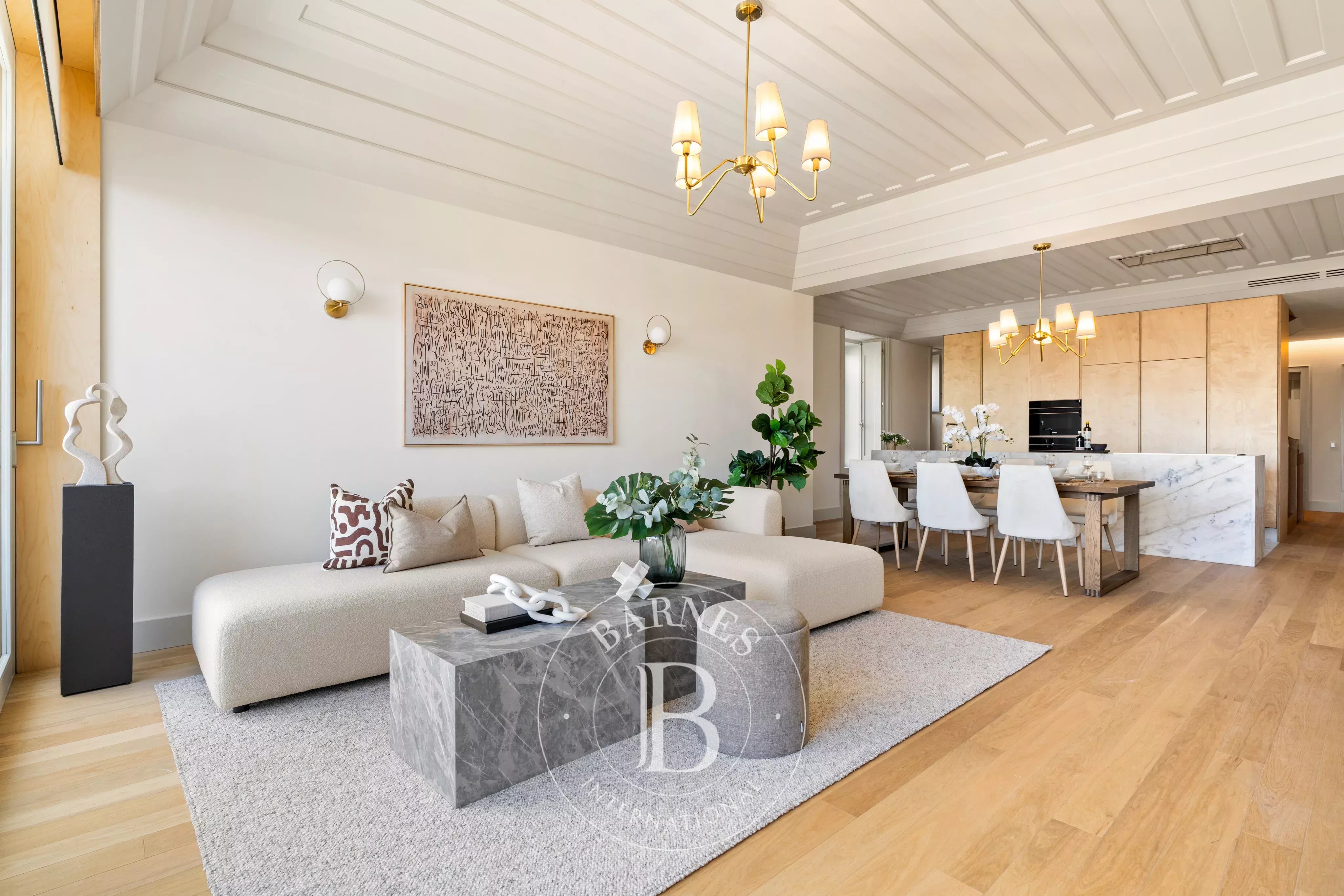 Jardin et vue sur la mer