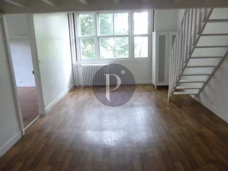 location-maison-8-pieces-verrieres-le-buisson-83872832