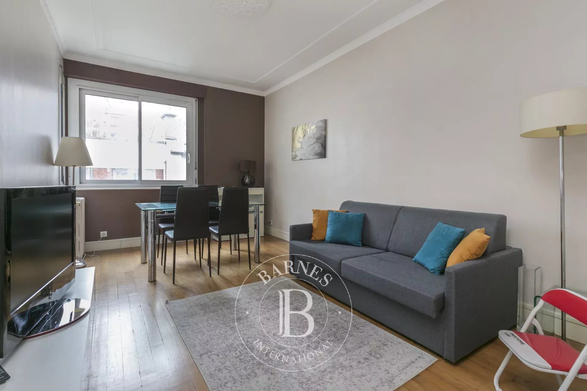 Neuilly-Achille Peretti - 1-bed apartment - Balcony - Within walking distance of the shops and public transport services