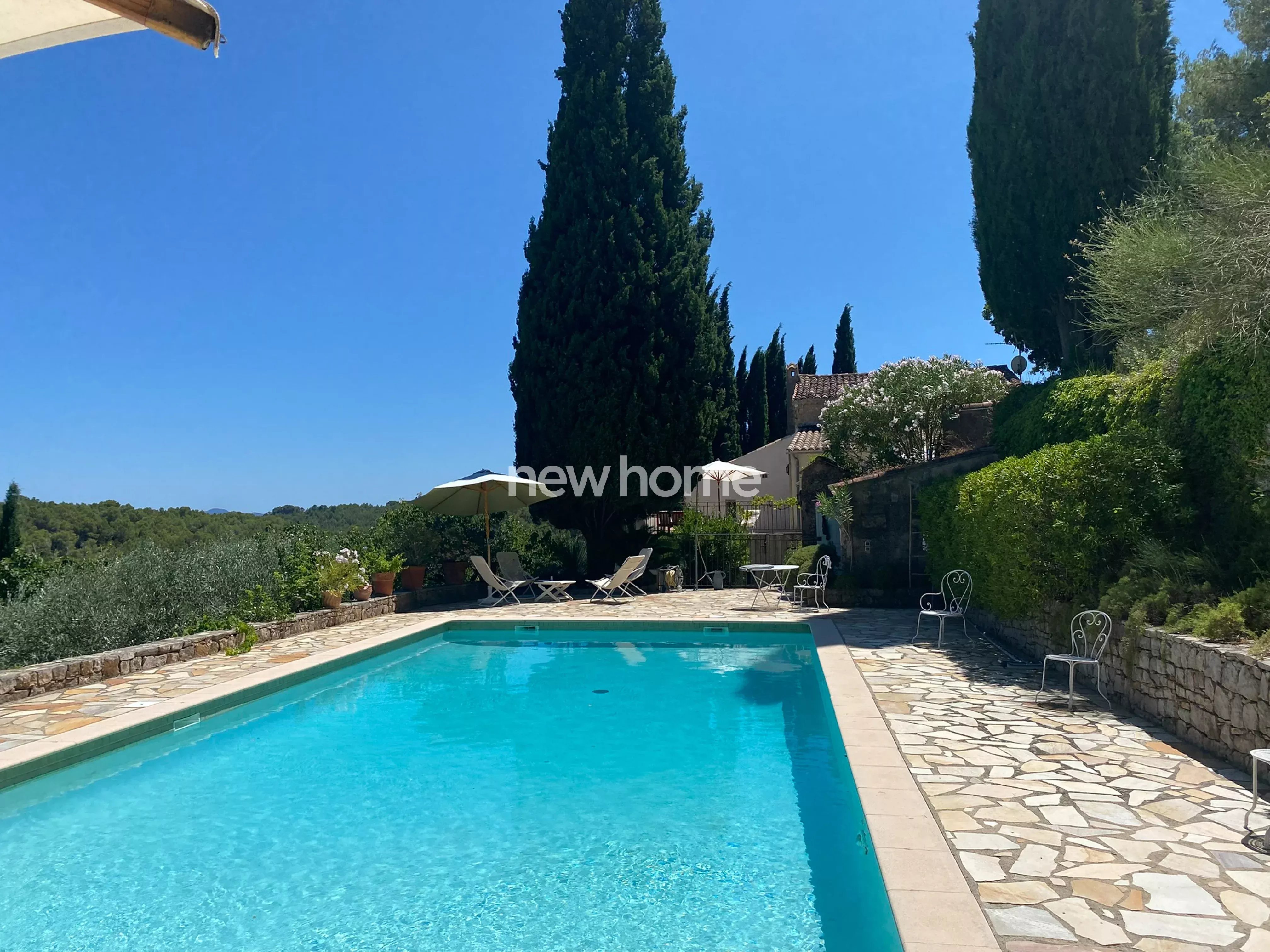 Superbe bastide ancienne en pierre près du charmant village de Flayosc