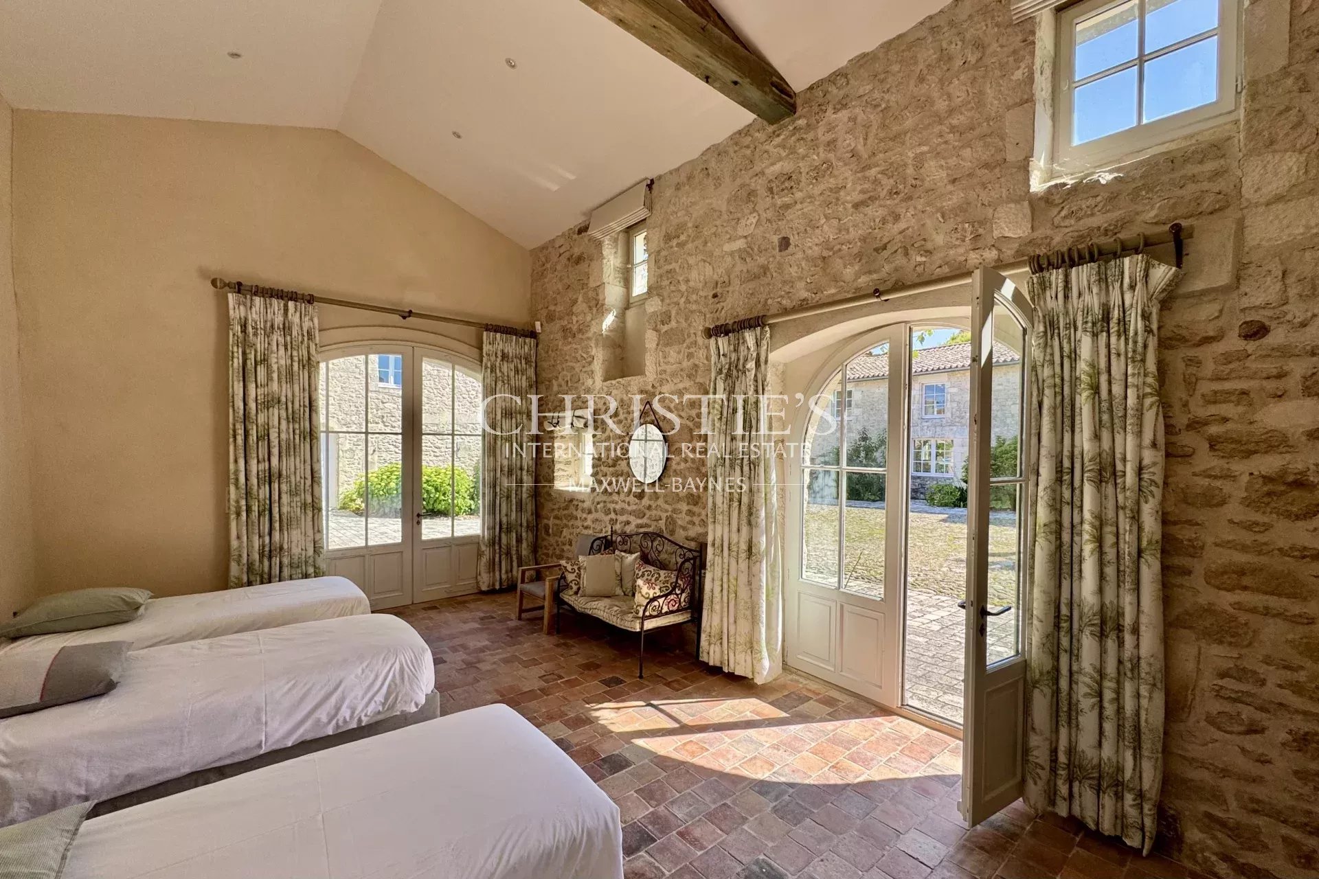 10 Bedroom Villa/Townhouse's Image 29