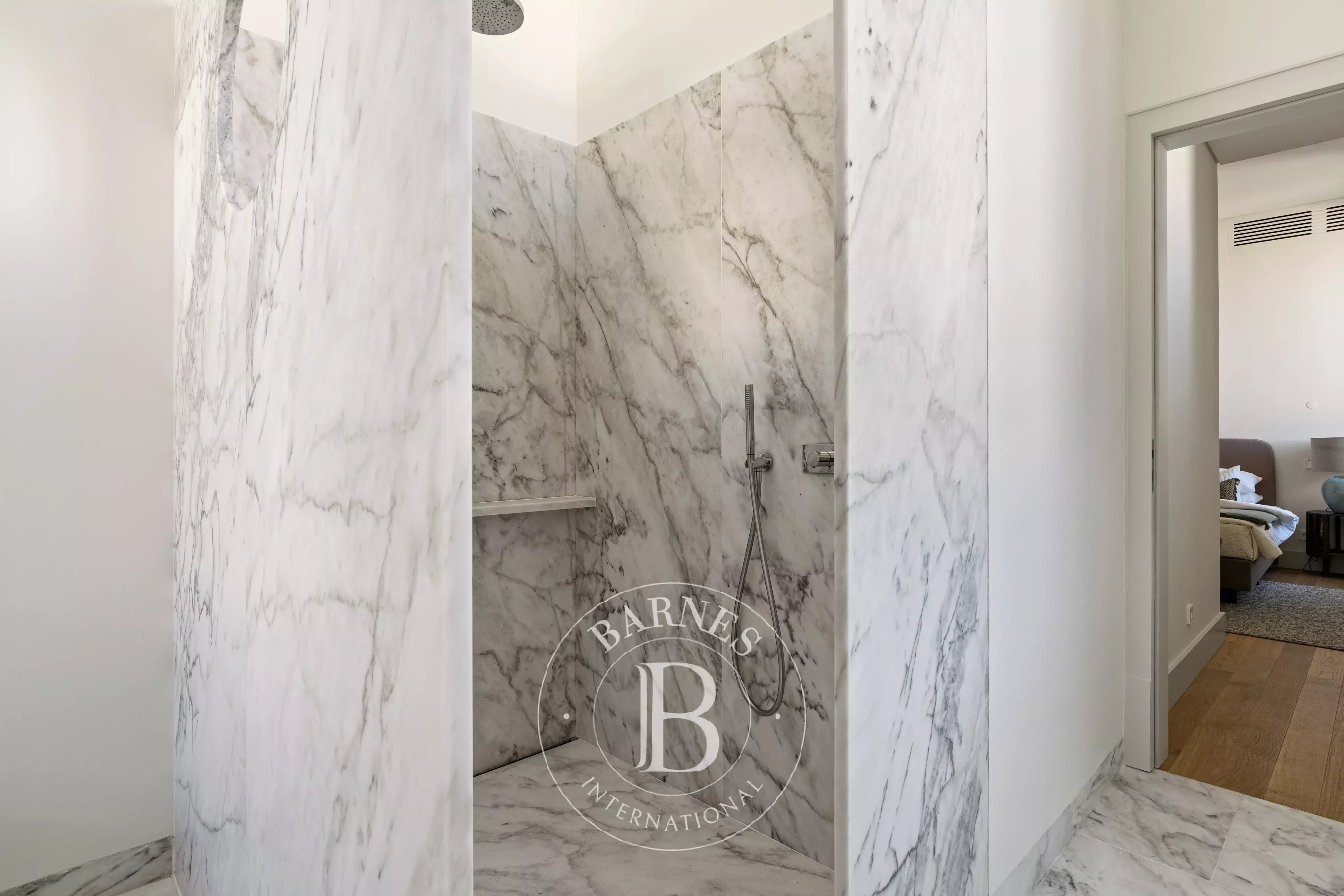 Jardin et vue sur la mer