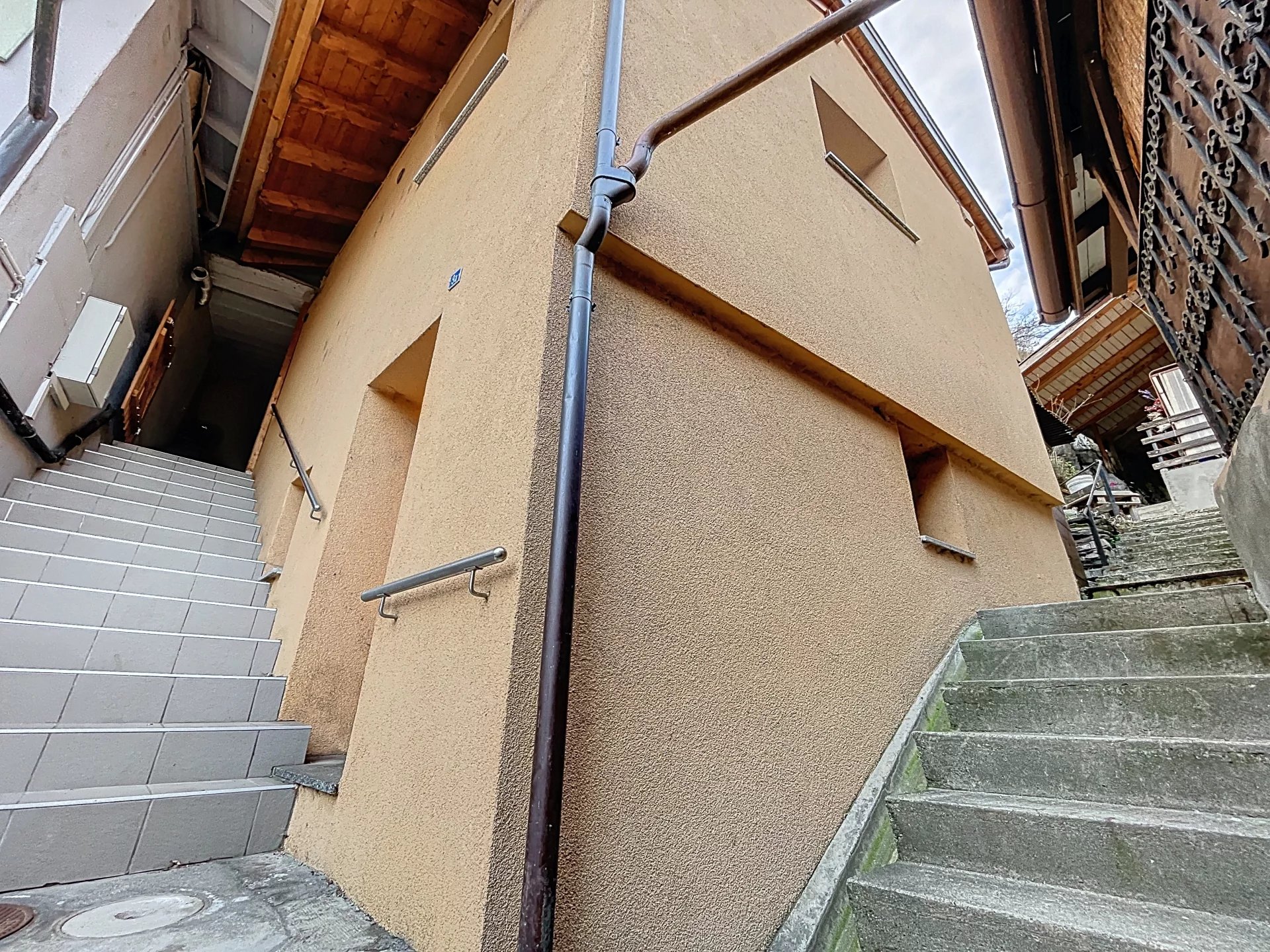 Belle maison contiguë