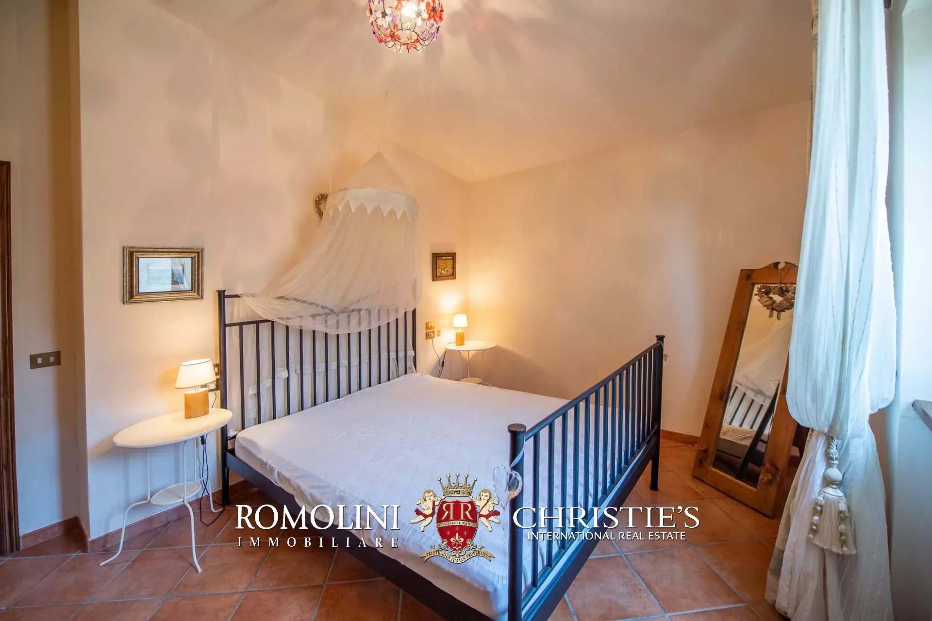 6 Bedroom Villa/Townhouse's Image 32