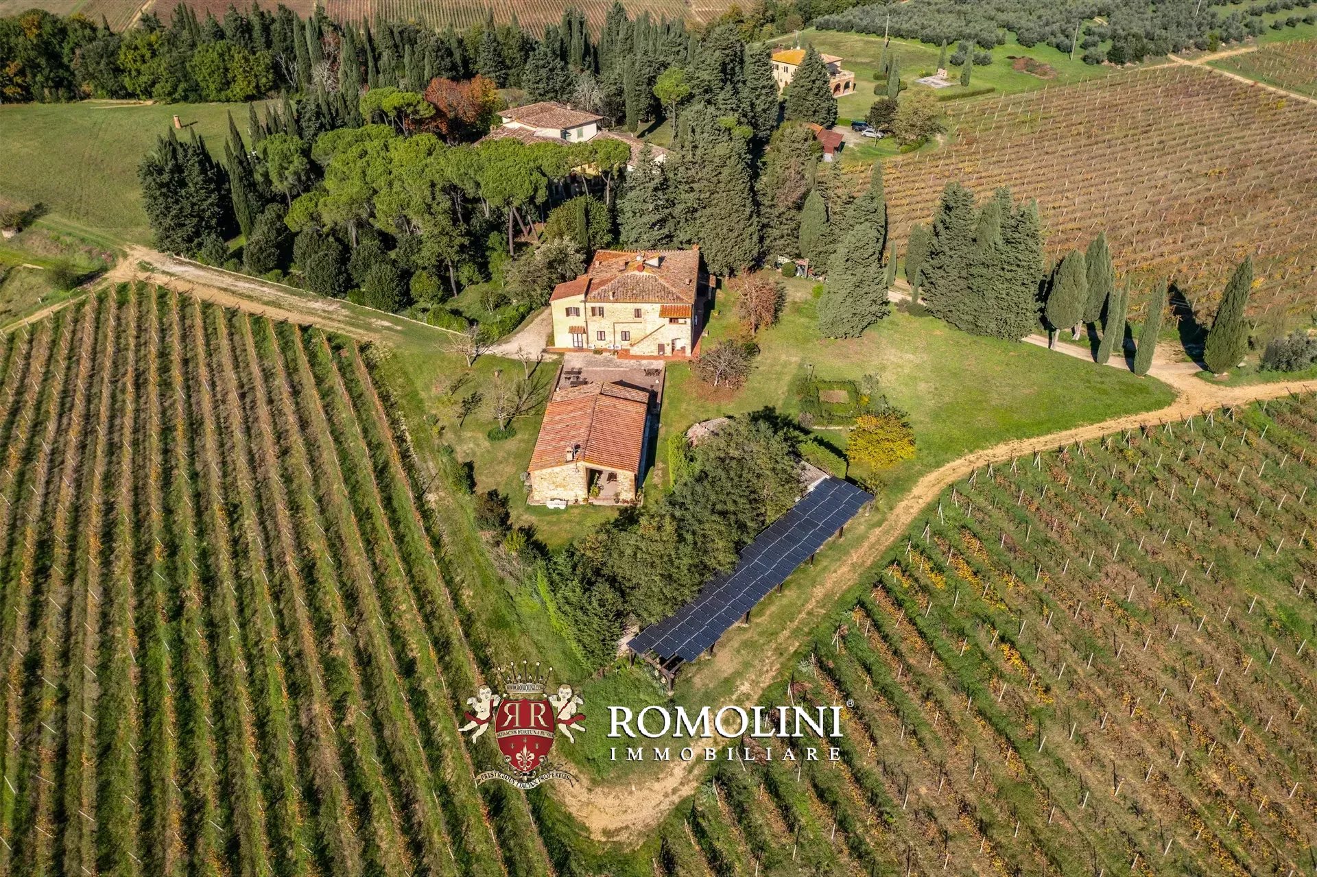 35 Bedroom Vineyard's Image 12