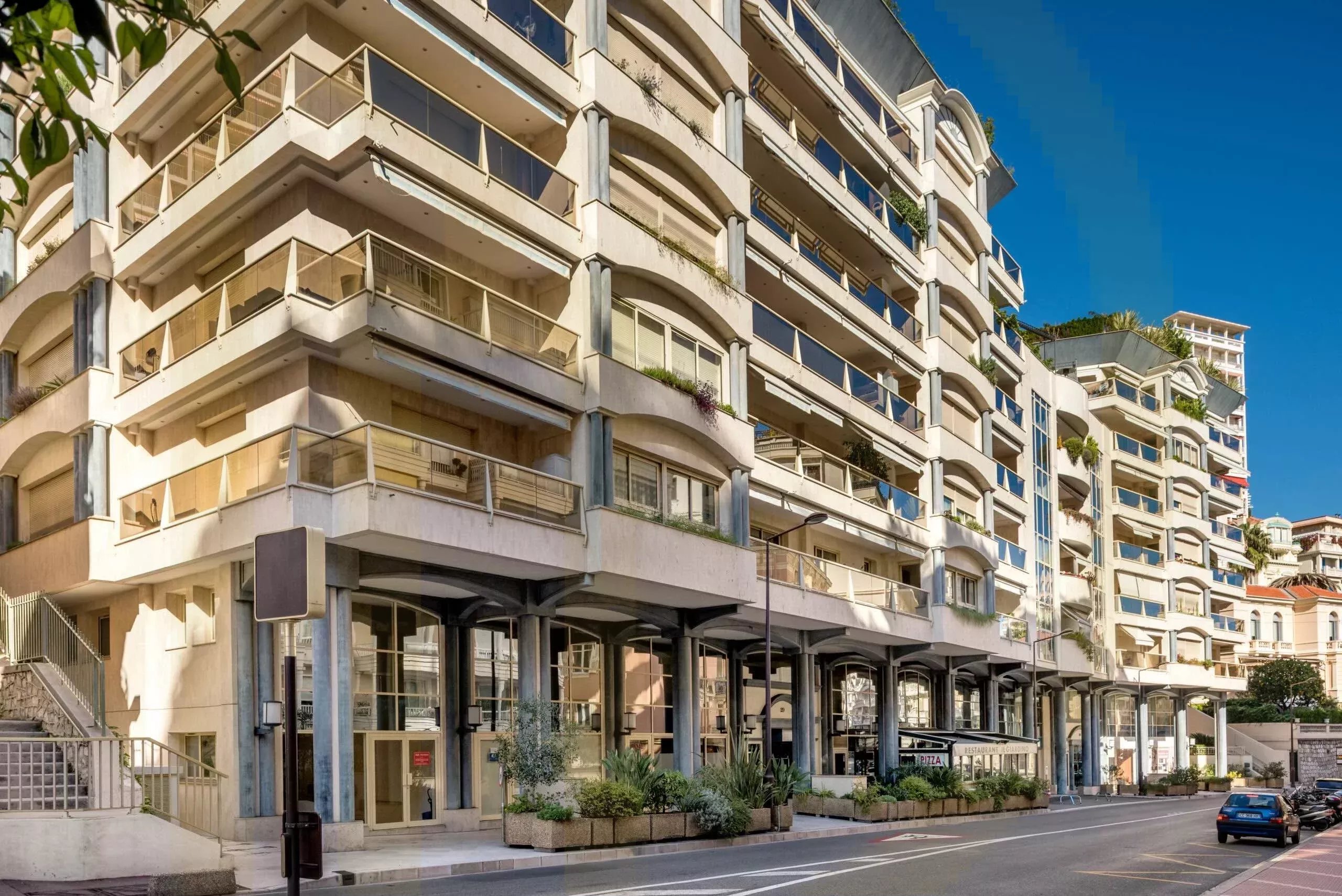 FOR RENT – SPACIOUS OFFICE AT ROCAZUR