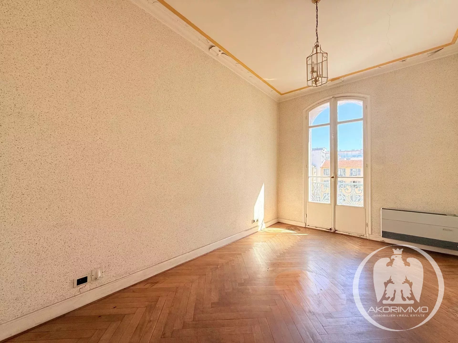 Nice - Carré d'or - Rue Grimaldi - 3 pièces de 75m² traversant d