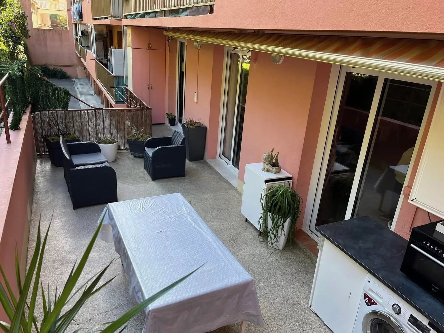 A vendre - menton careï - beau 3p avec cave en bon etat traversant balcon terrasse et jardin · 299 000 €