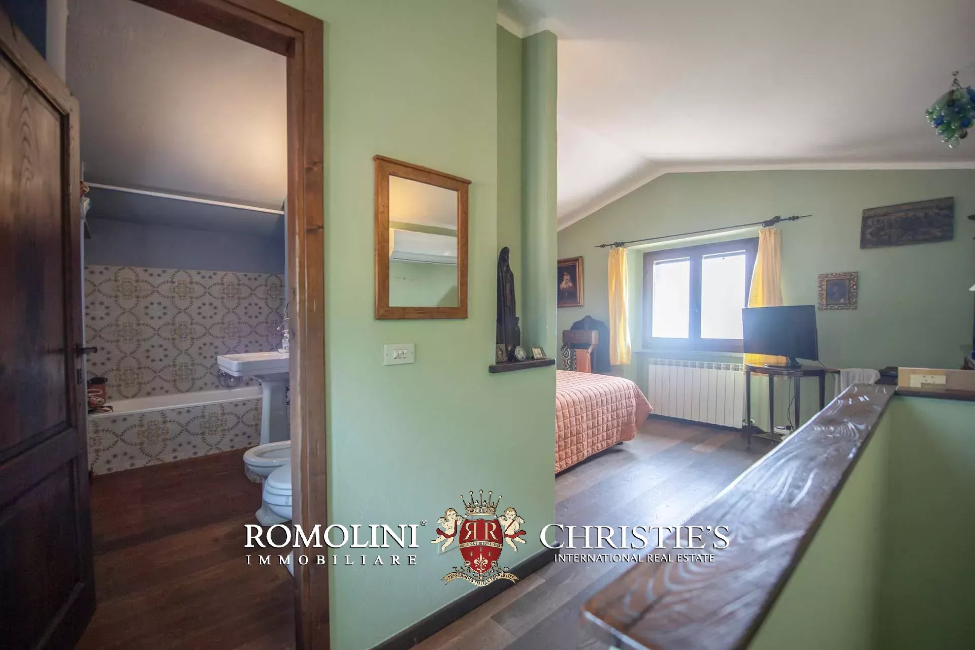 6 Bedroom Villa/Townhouse's Image 44