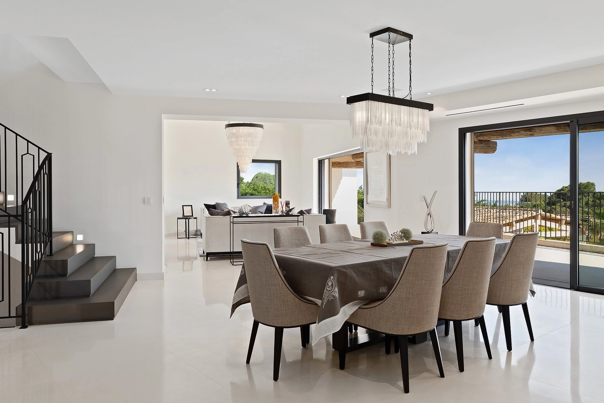 Close to Saint-Paul de Vence - Luxurious Villa within a closed domain