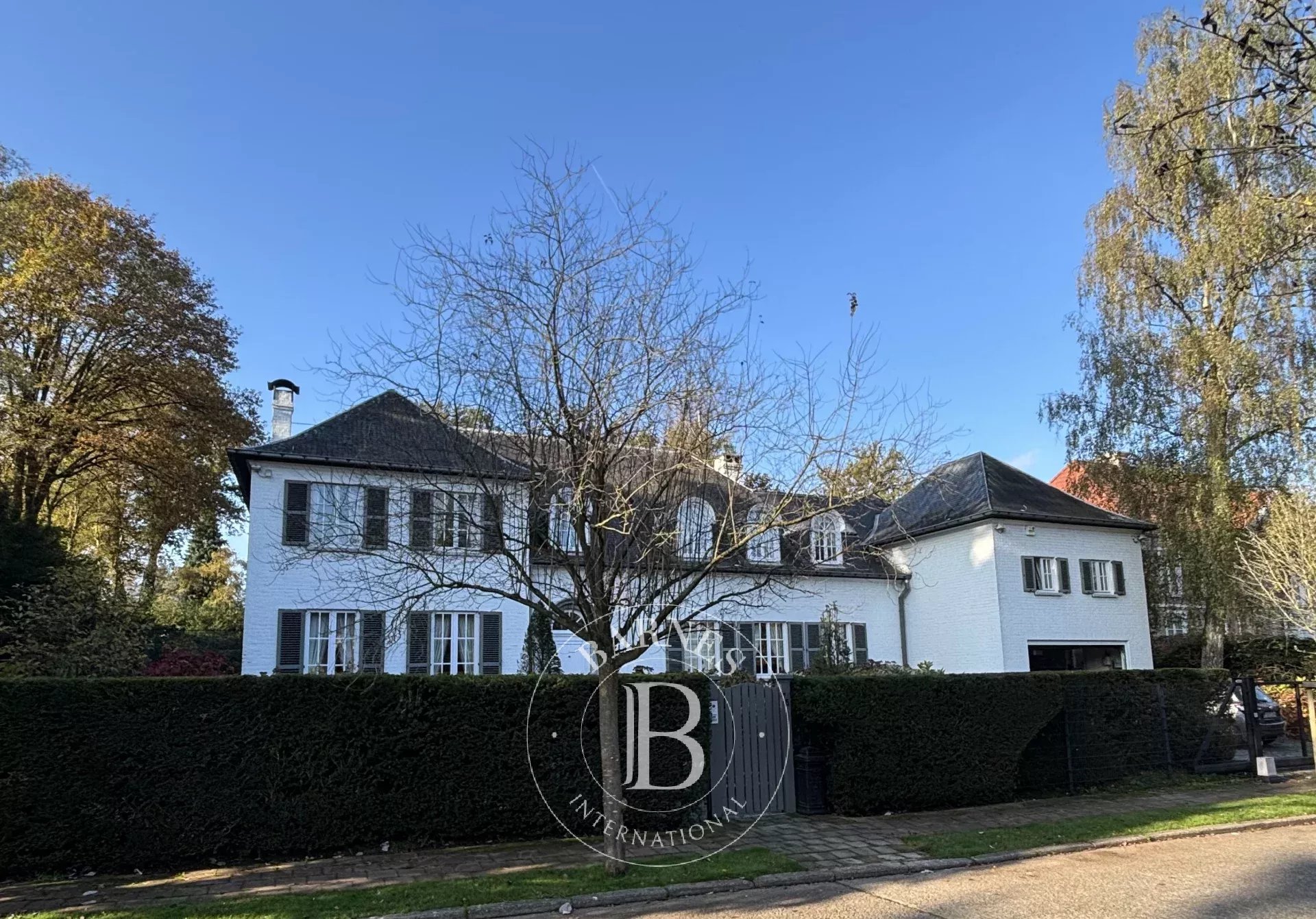 Sint-Pieters-Woluwe - grote villa met tennisbaan en zwembad