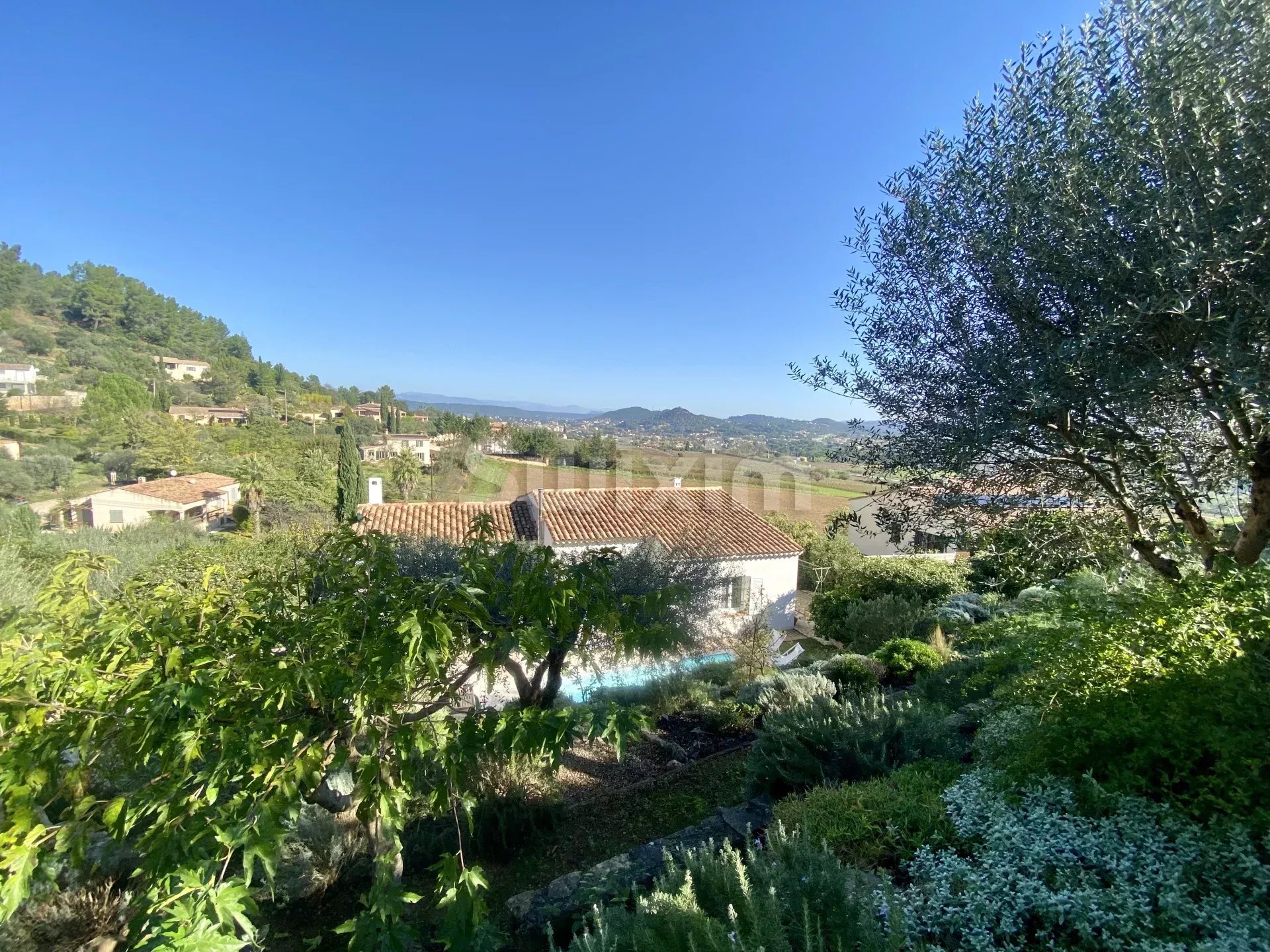 VILLA VUE PANORAMIQUE SUR LES COLLINES