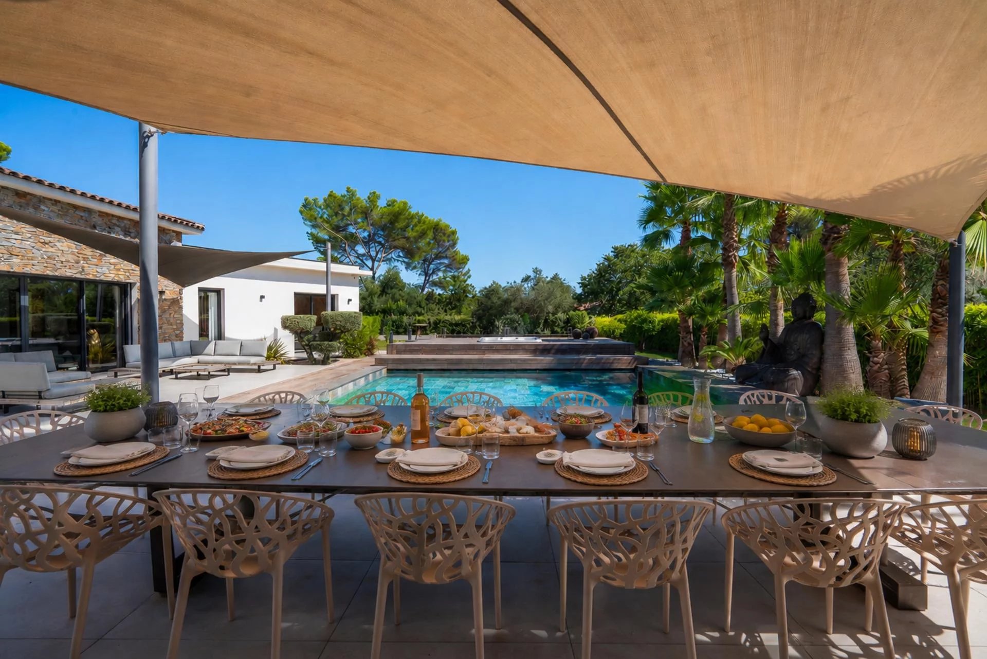VILLA CONTEMPORAINE - PISCINE - AU CALME