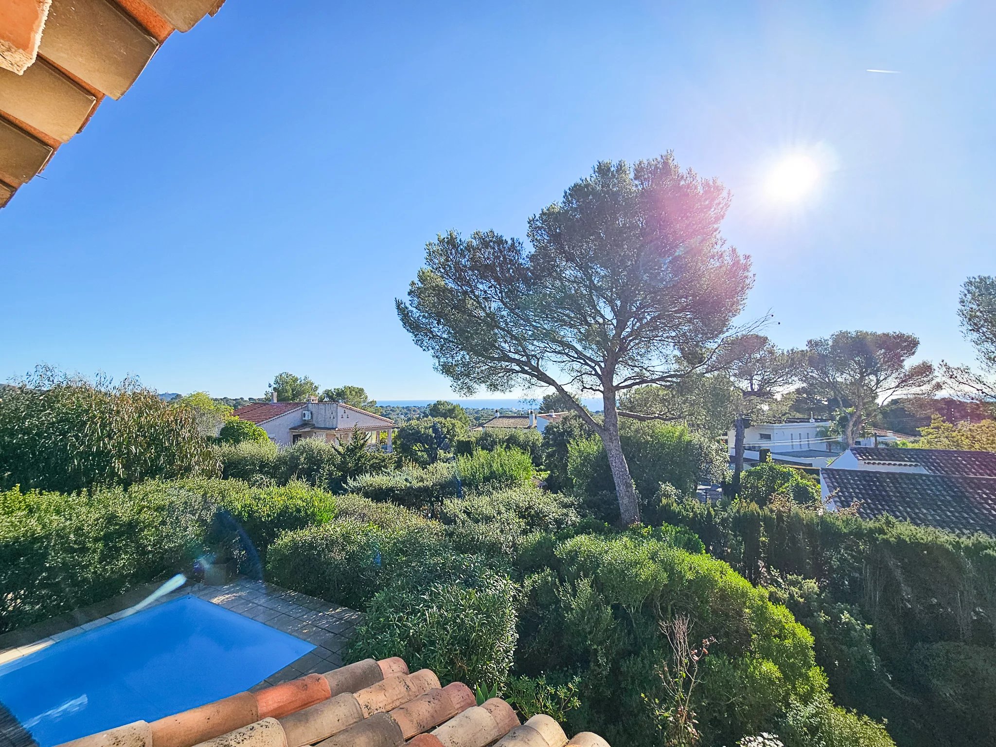 Belle propriété plein sud avec piscine et jardin arboré à Saint-Raphaël