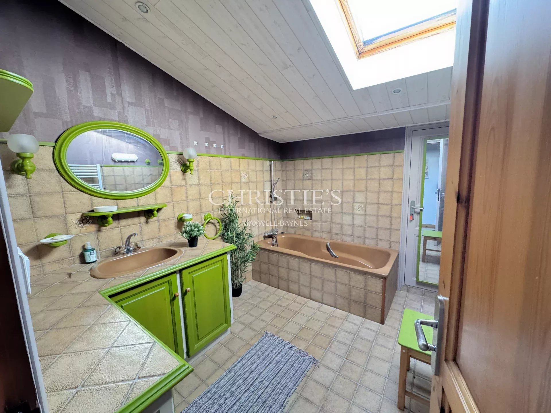 6 Bedroom Villa/Townhouse's Image 18